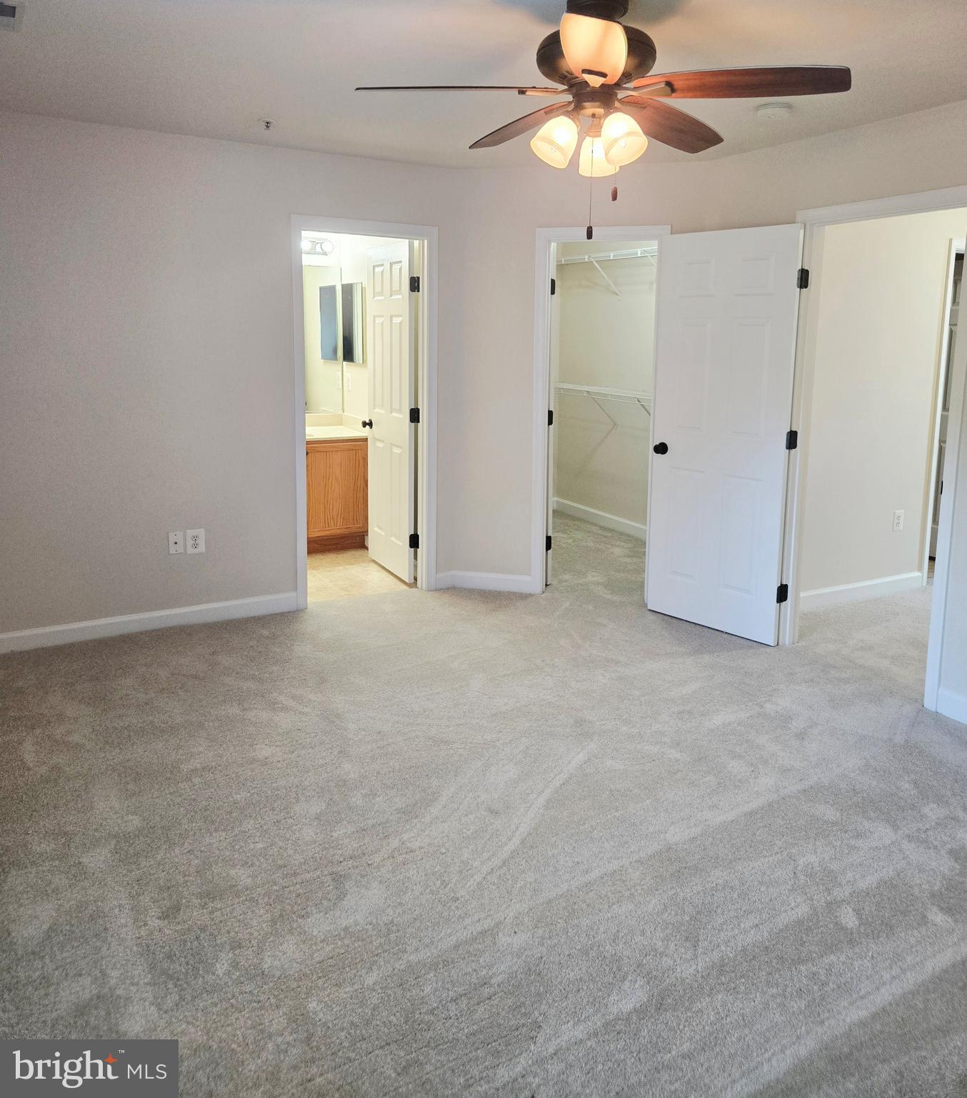 VILLAS ON WATERS EDGE - Residential