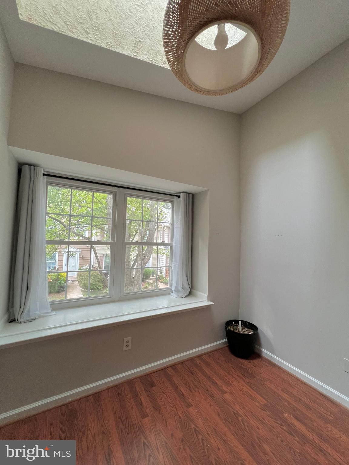 WILLOW COVE MANORS - Residential Lease