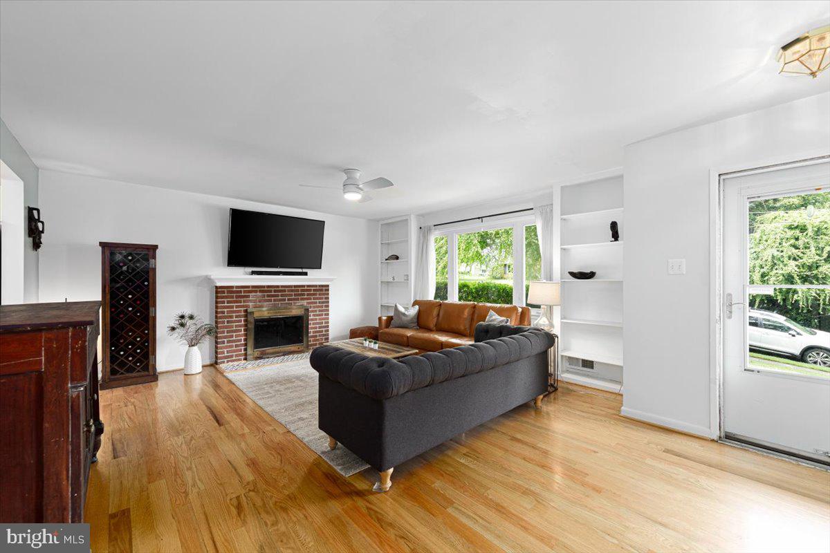 CRESTWOOD MANOR - Residential Lease