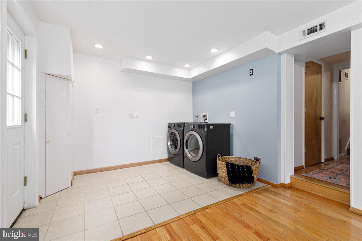 CRESTWOOD MANOR - Residential Lease