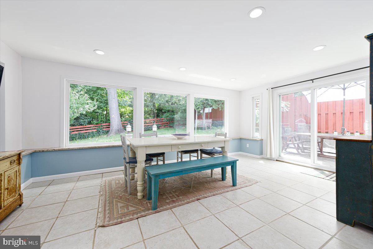 CRESTWOOD MANOR - Residential Lease