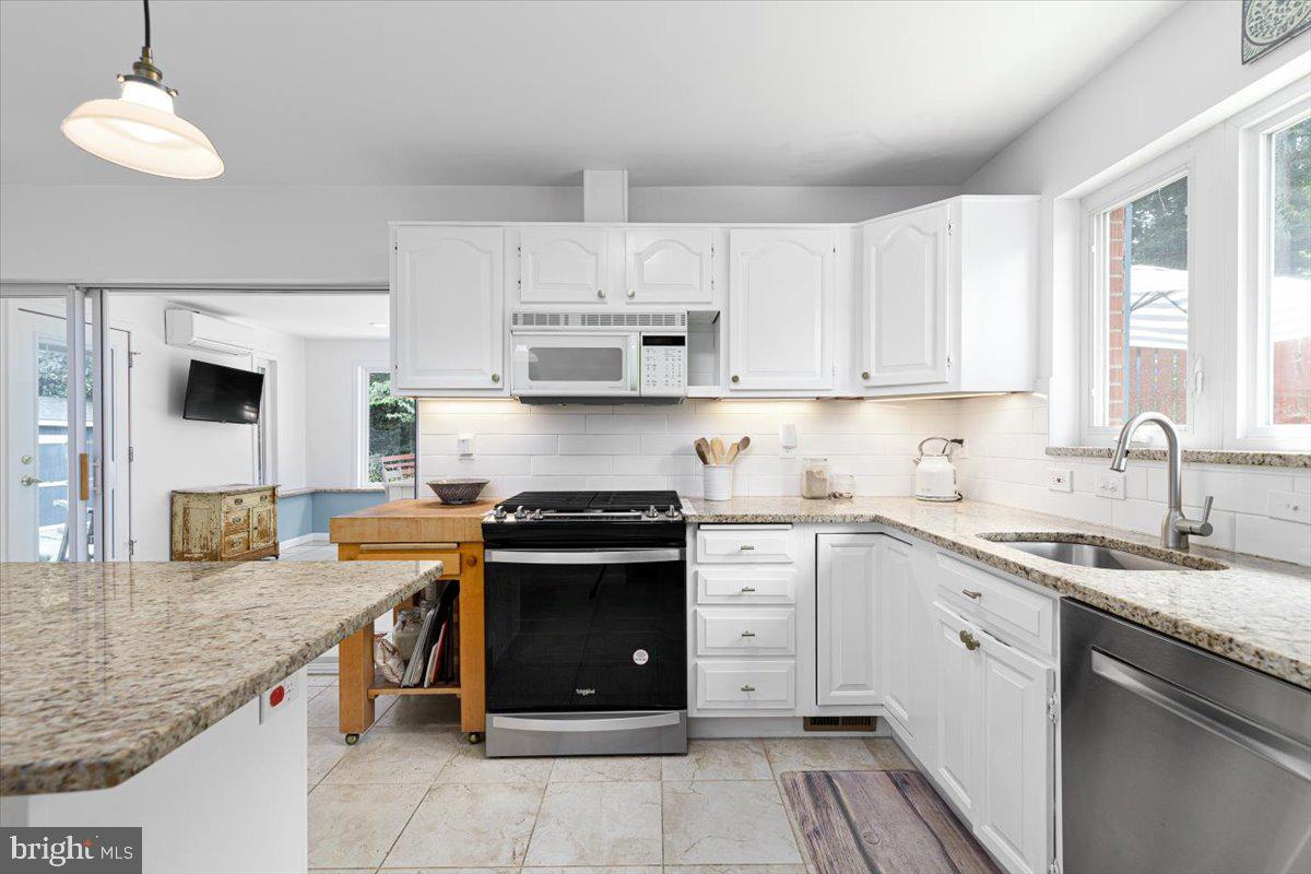 CRESTWOOD MANOR - Residential Lease