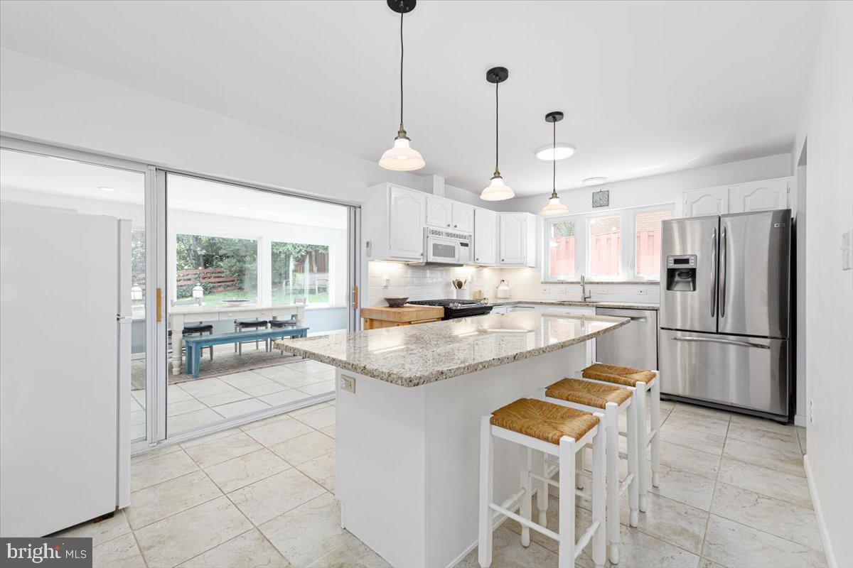 CRESTWOOD MANOR - Residential Lease