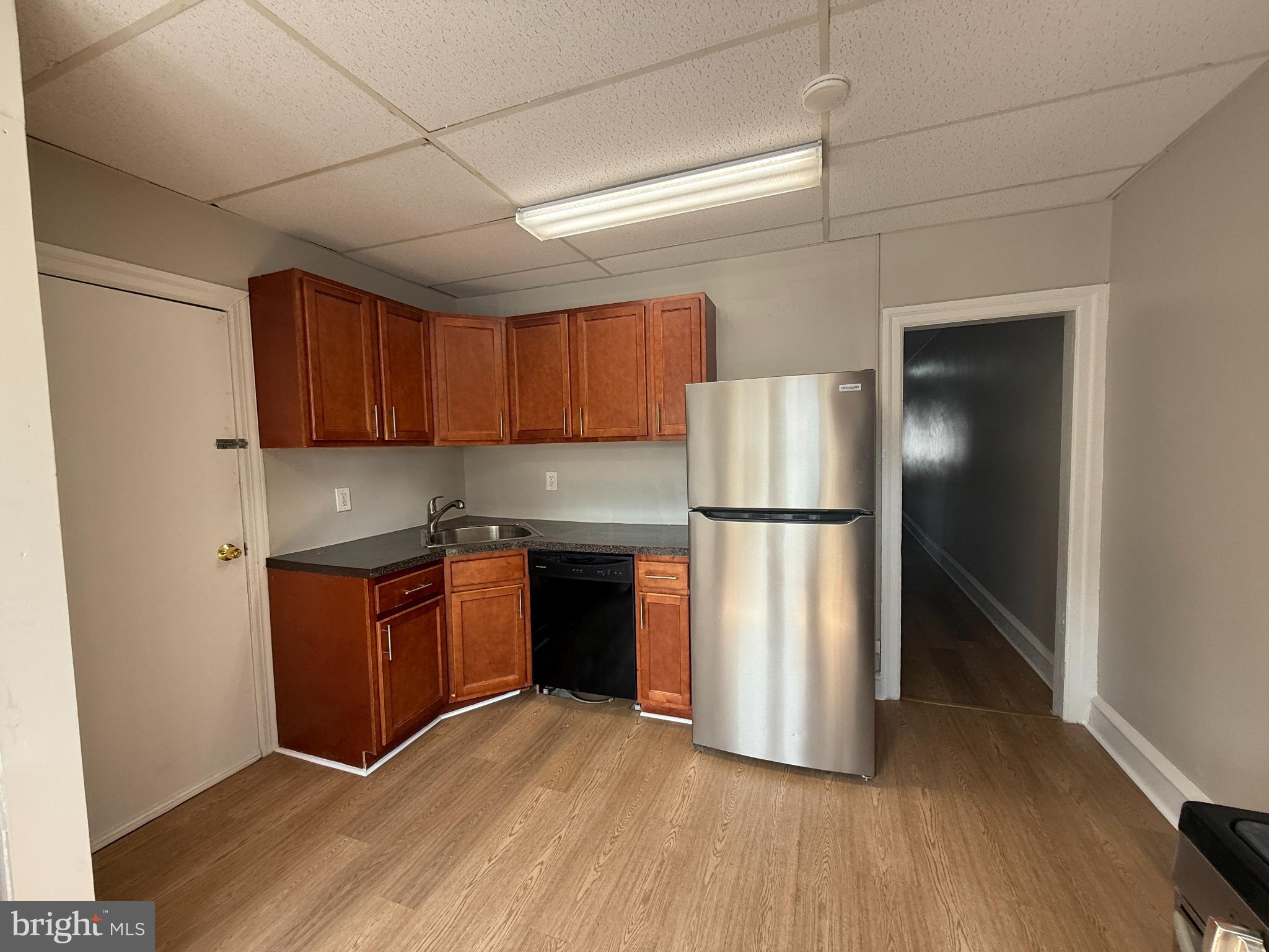 Looking for convenience and space? This updated 2-bedroom, 1-bath apartment sits right above Glenside’s shops, restaurants, and train station, with Arcadia University just around the corner. Commuting, dining out, and errands couldn’t be easier. Inside, enjoy brand-new flooring and fresh paint throughout. The spacious eat-in kitchen includes a gas range, refrigerator, dishwasher, and a stackable washer/dryer. The flexible floor plan gives you options — two bedrooms plus a living room, or set up one room as a home office or den. With the landlord’s office located downstairs, you can count on a well-cared-for property and quiet, respectful living. Respectful tenants only—loud noise and disruptive behavior will not be tolerated. We love dogs but our insurance won't let us allow them. Tenant must carry renters insurance. Listing agent owns property.
Available now — schedule a tour today and see why Glenside is the place to be!