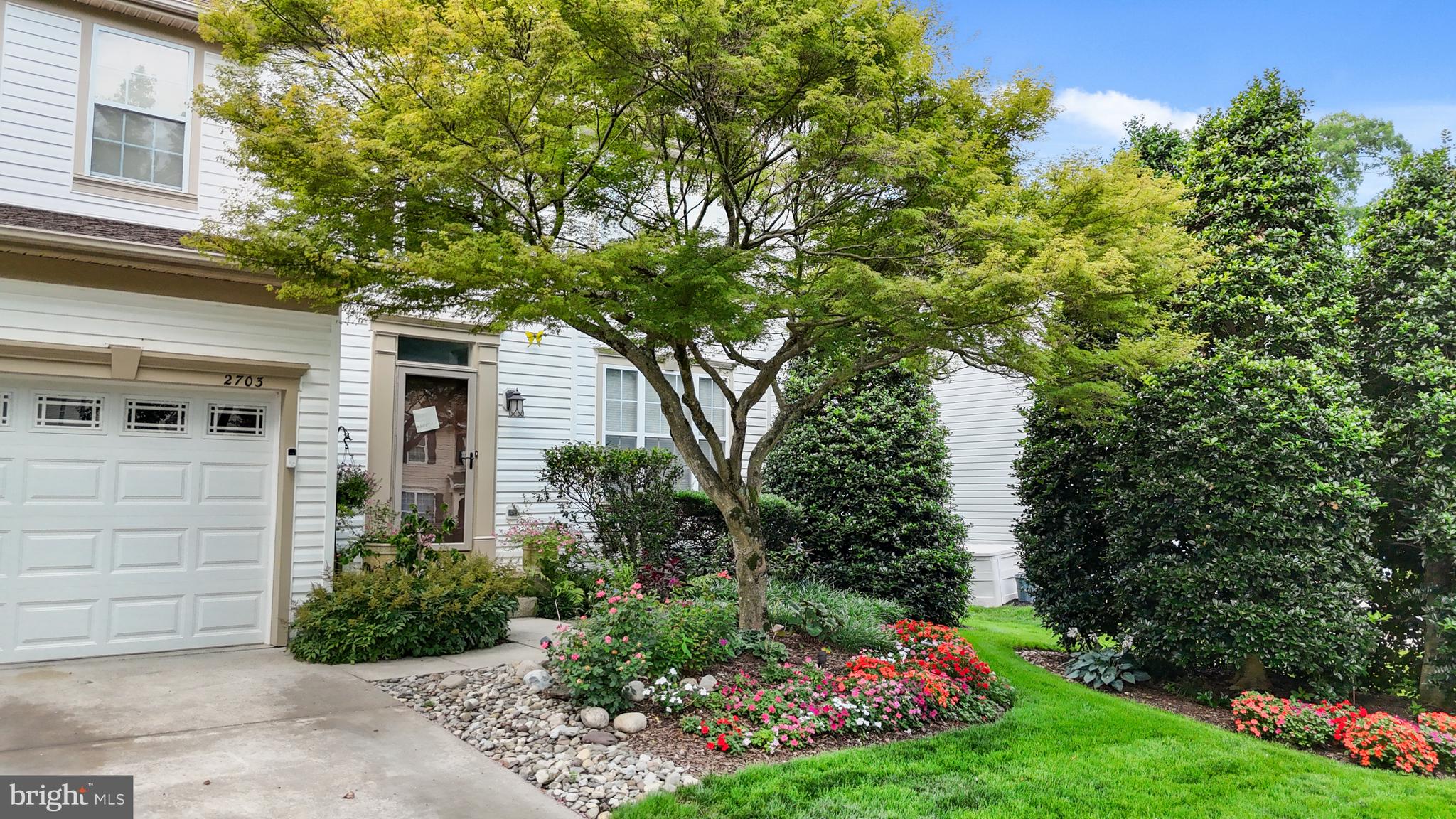 2703 HAMILS COURT