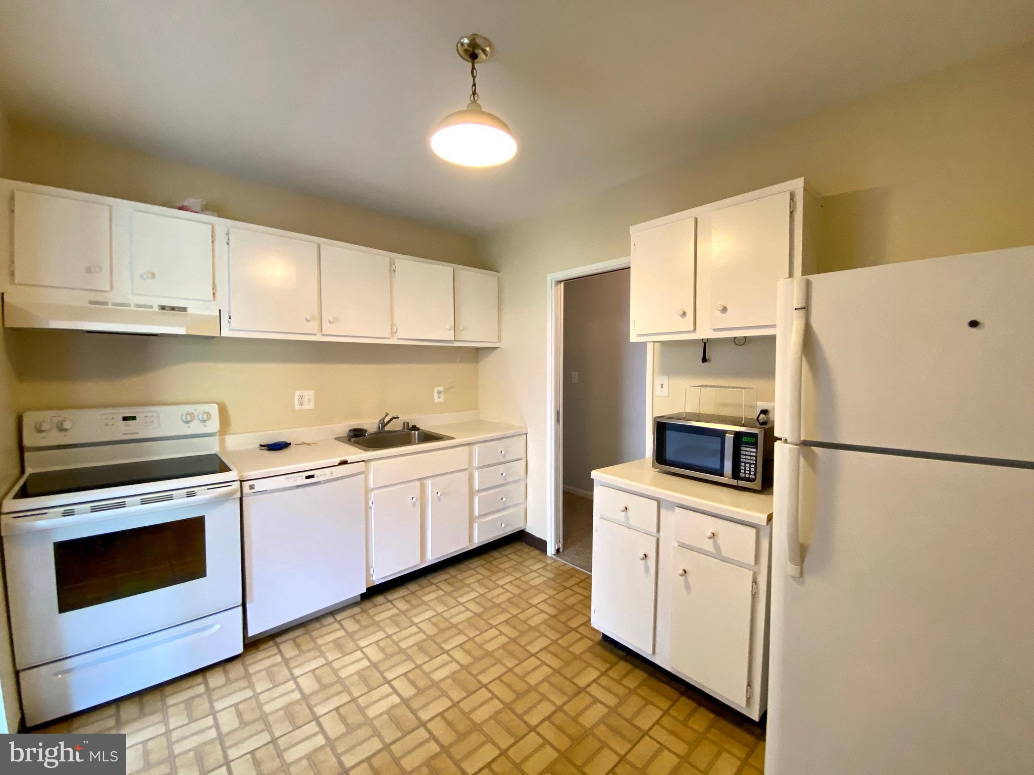 HAWTHORNE VILLAGE - Residential