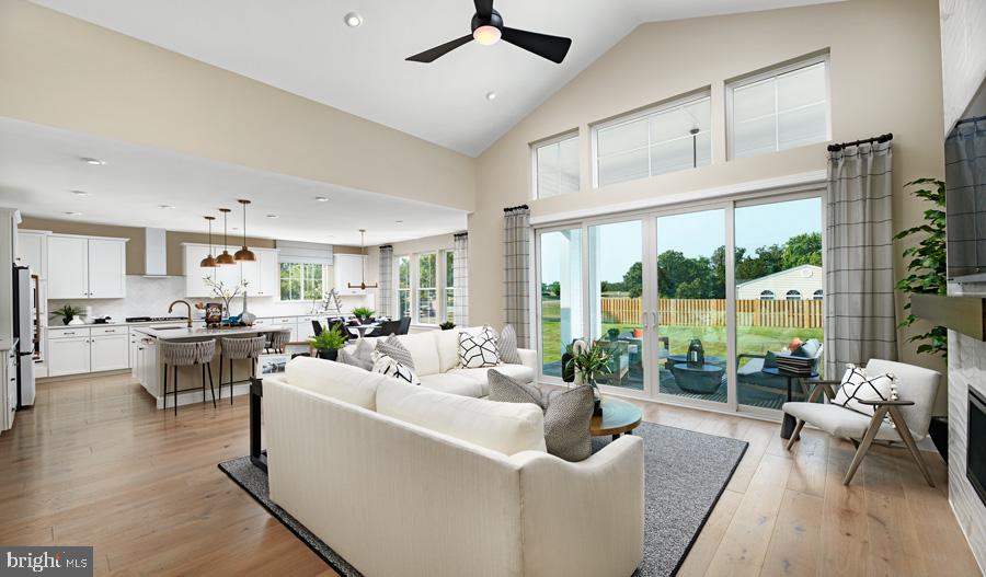 ABRAMS POINTE - Residential