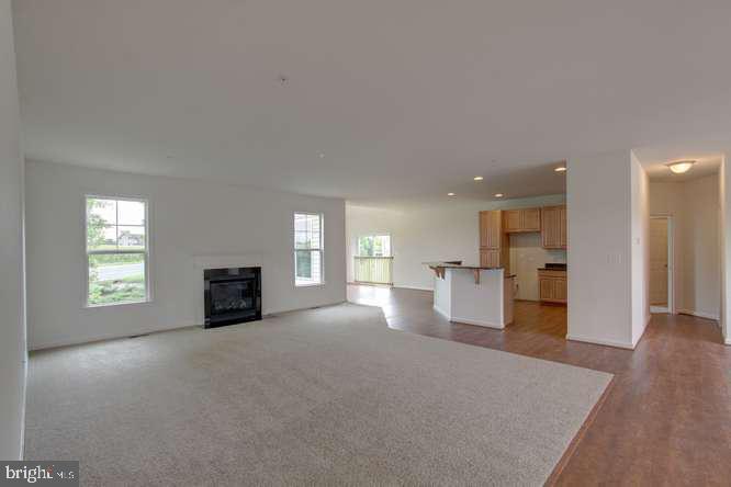 QUEEN ANNE COLONY - Residential