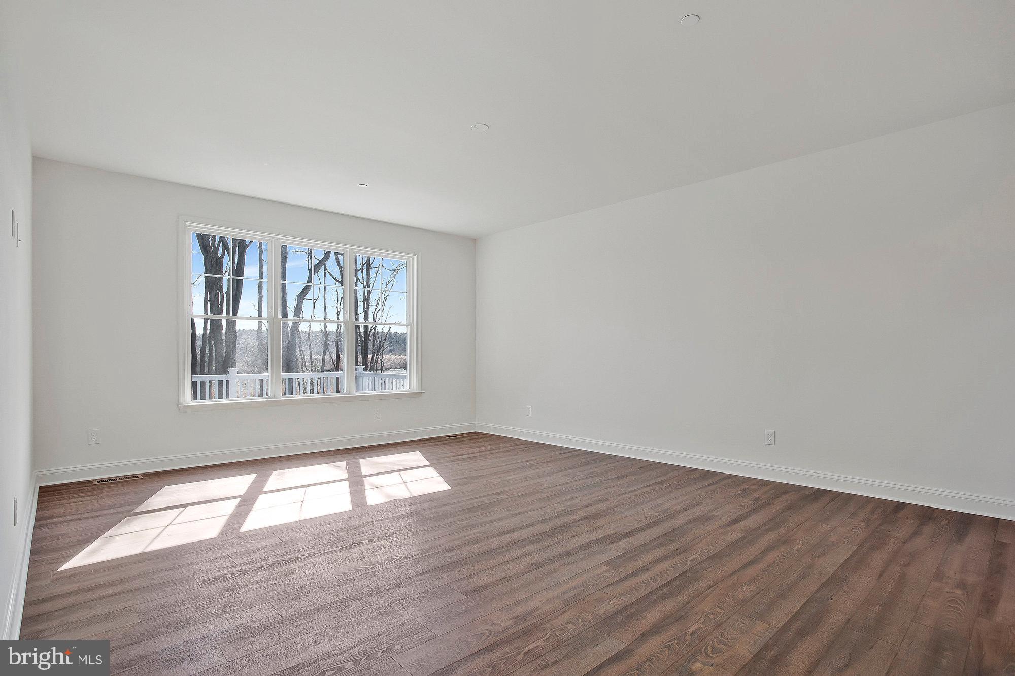 QUEEN ANNE COLONY - Residential