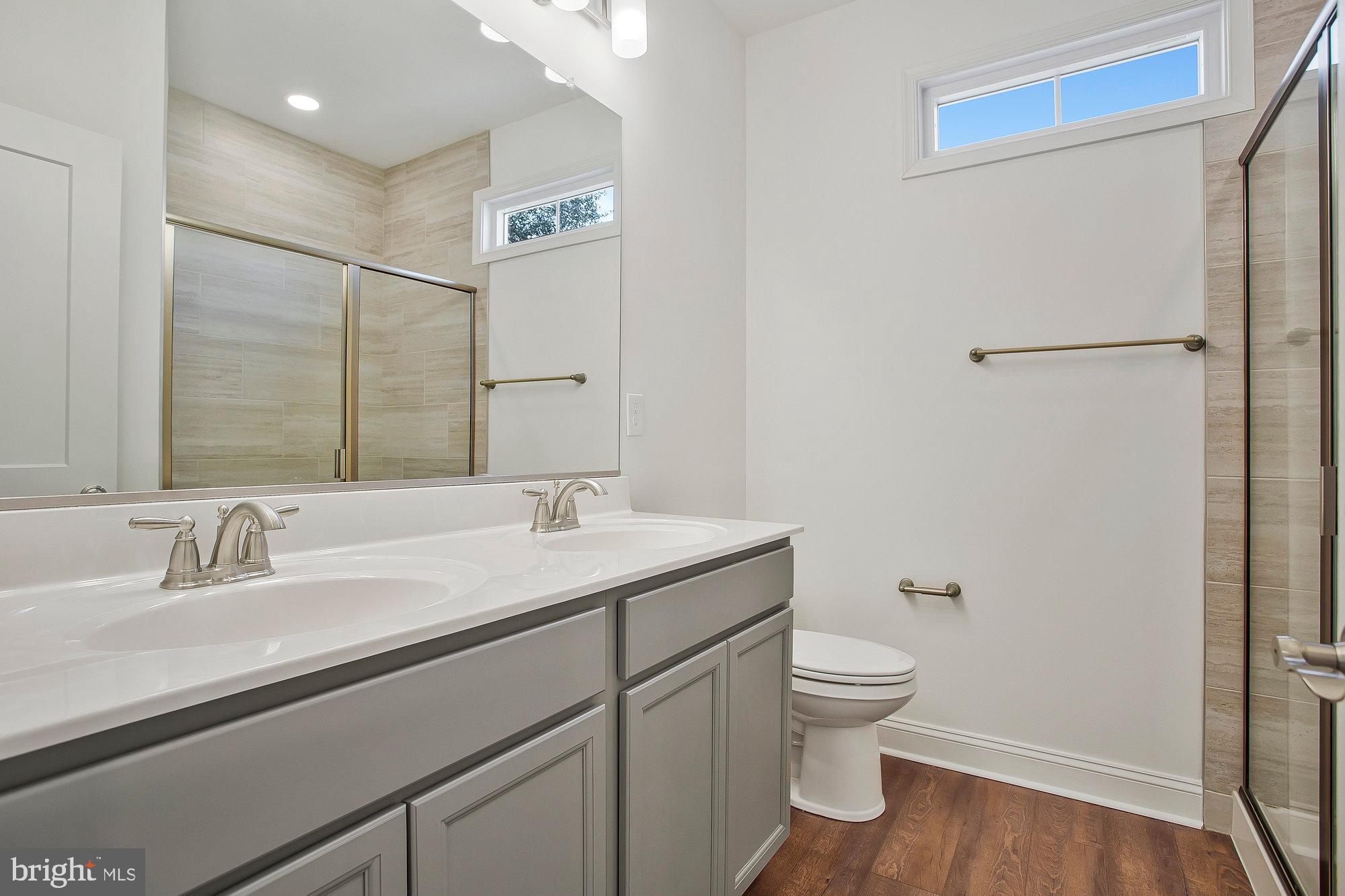 QUEEN ANNE COLONY - Residential