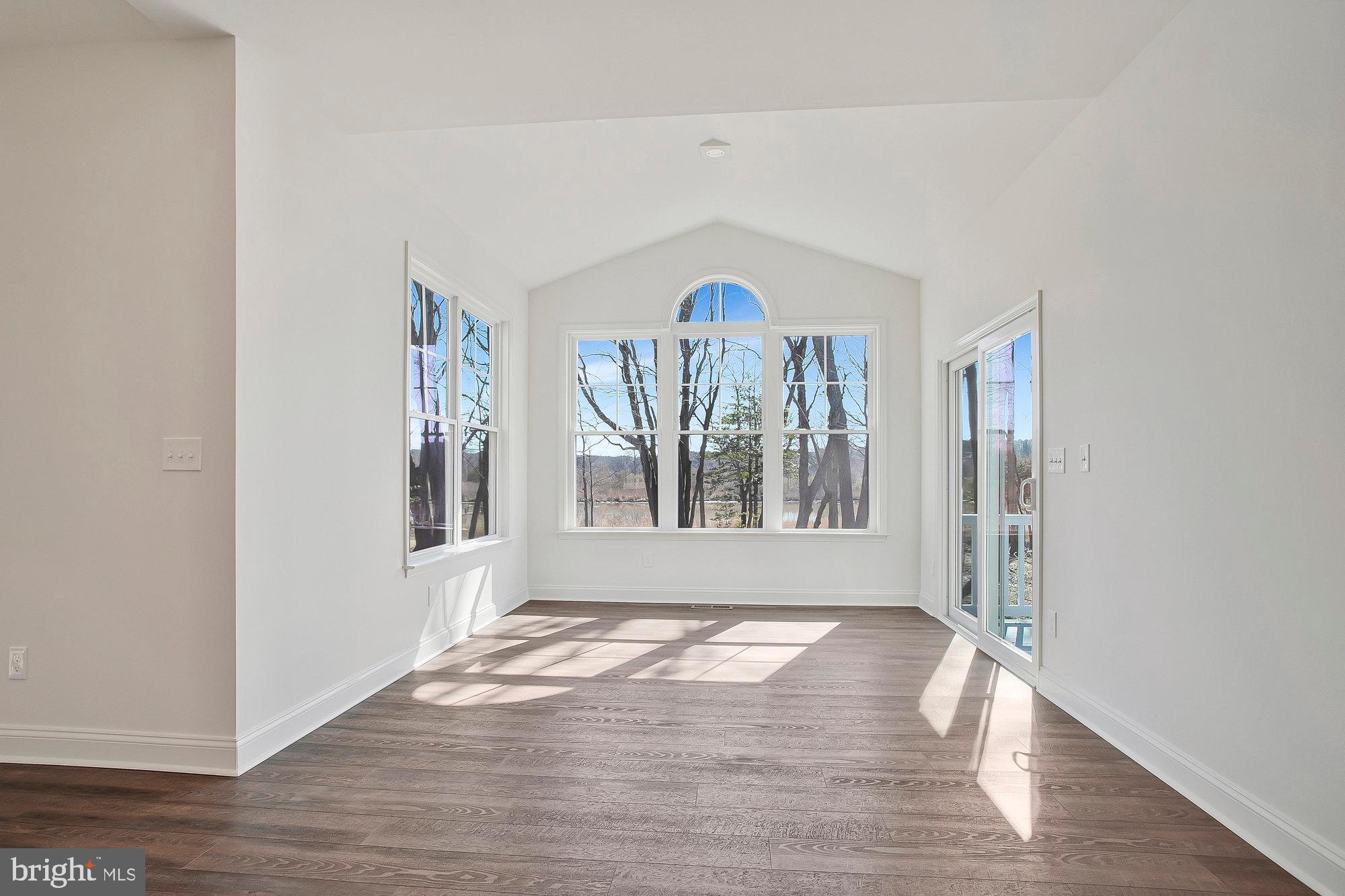 QUEEN ANNE COLONY - Residential