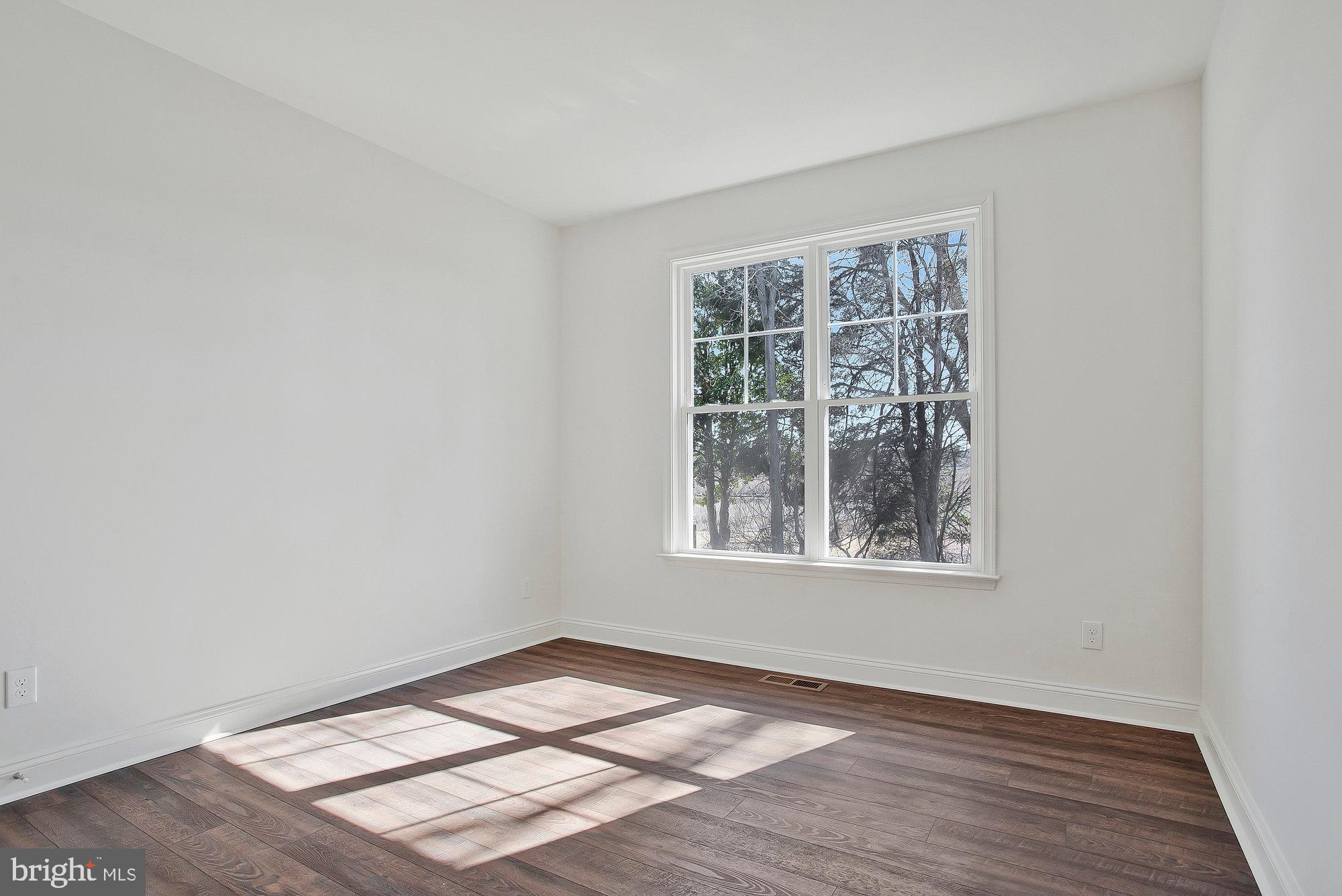 QUEEN ANNE COLONY - Residential