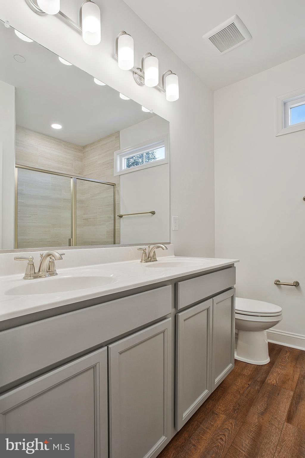 QUEEN ANNE COLONY - Residential