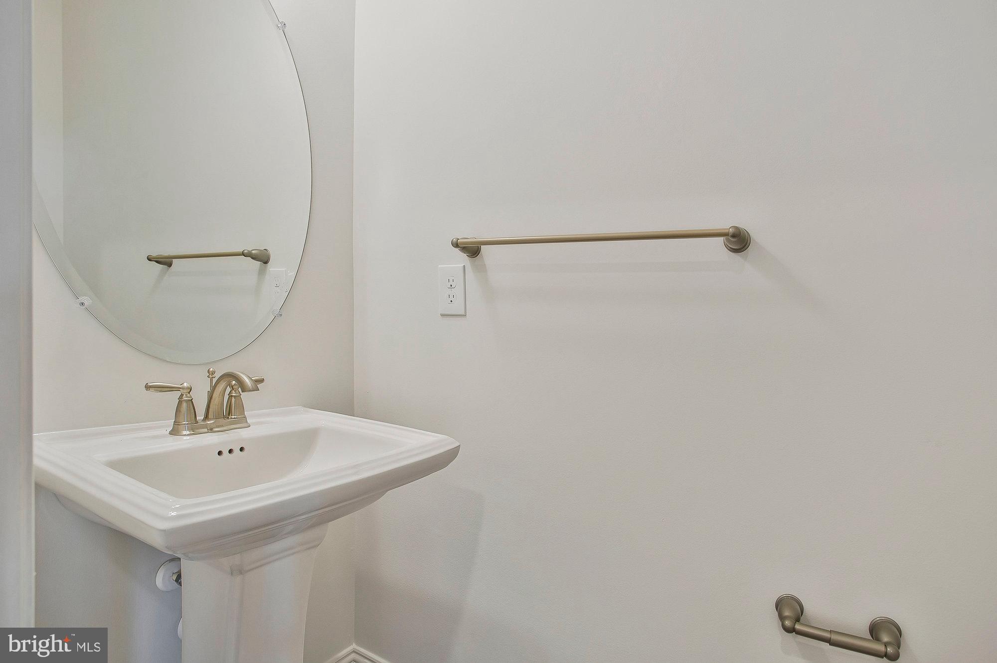 QUEEN ANNE COLONY - Residential