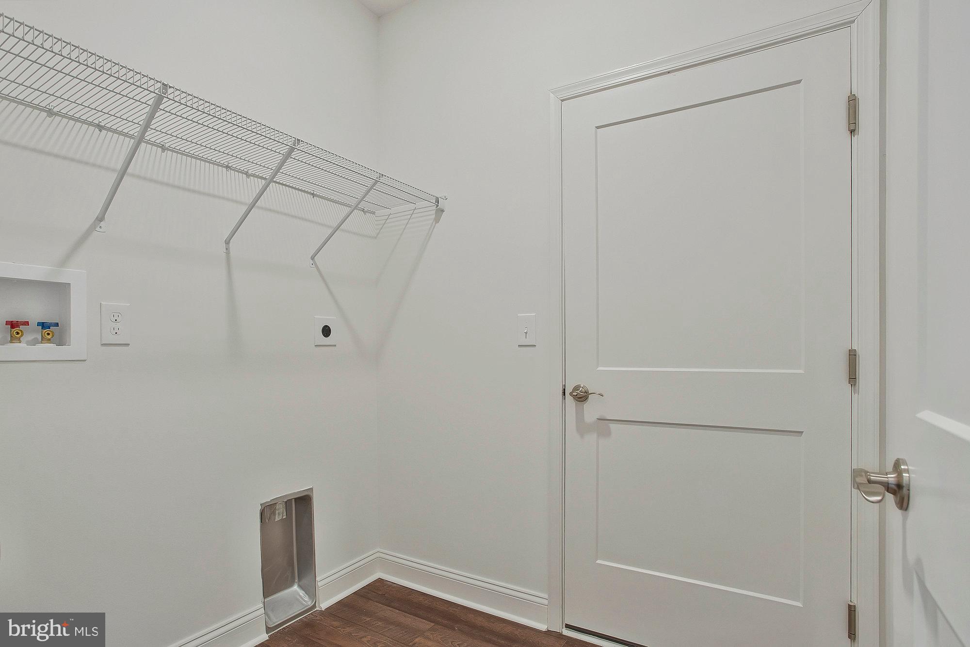 QUEEN ANNE COLONY - Residential