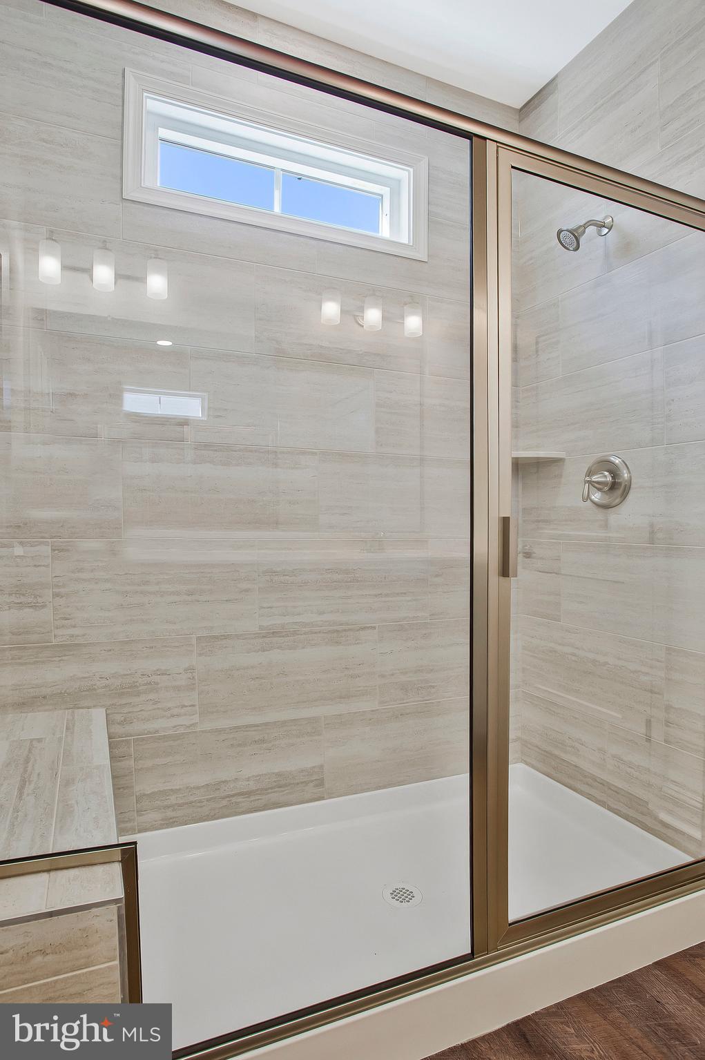 QUEEN ANNE COLONY - Residential