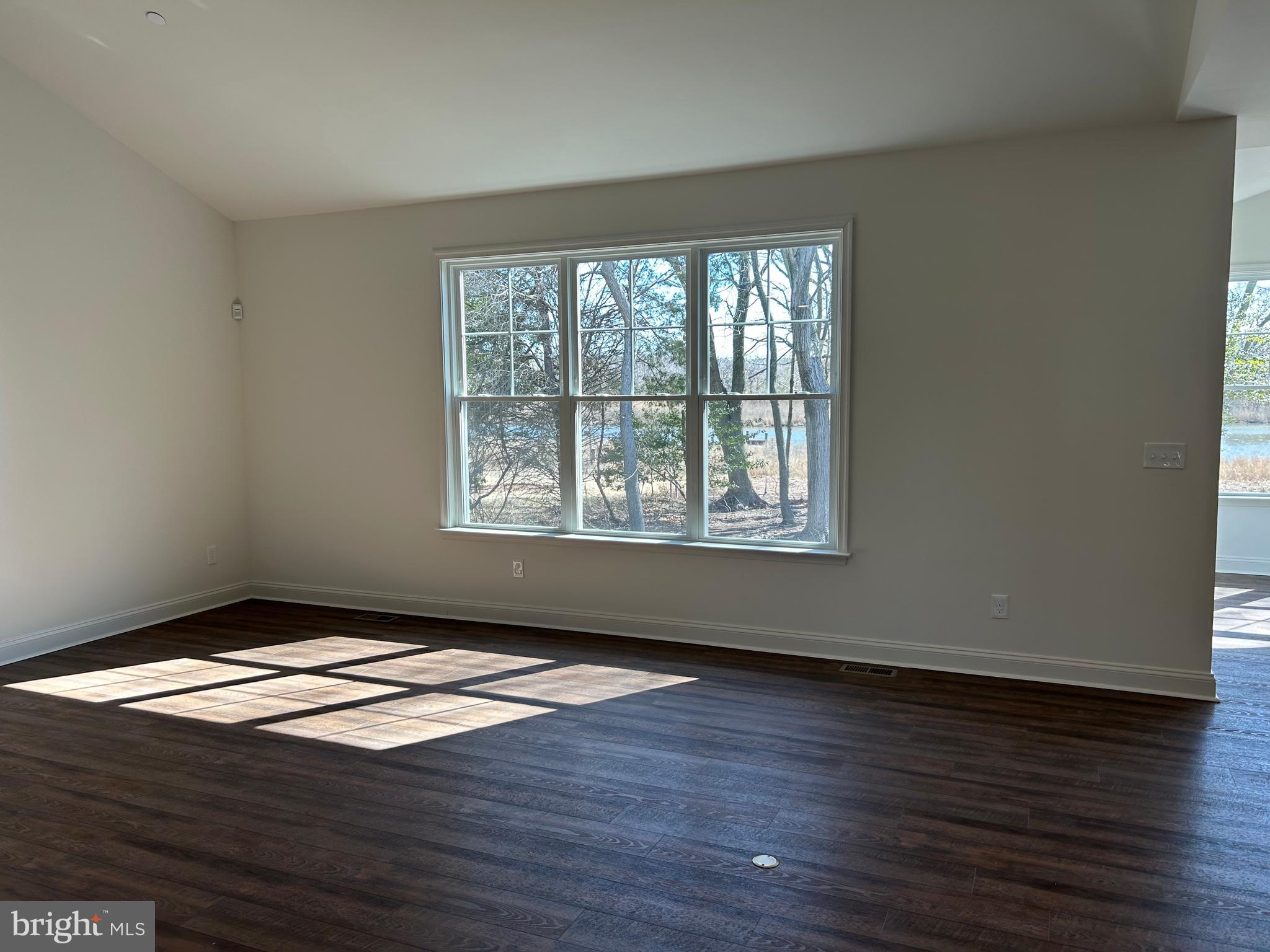 QUEEN ANNE COLONY - Residential