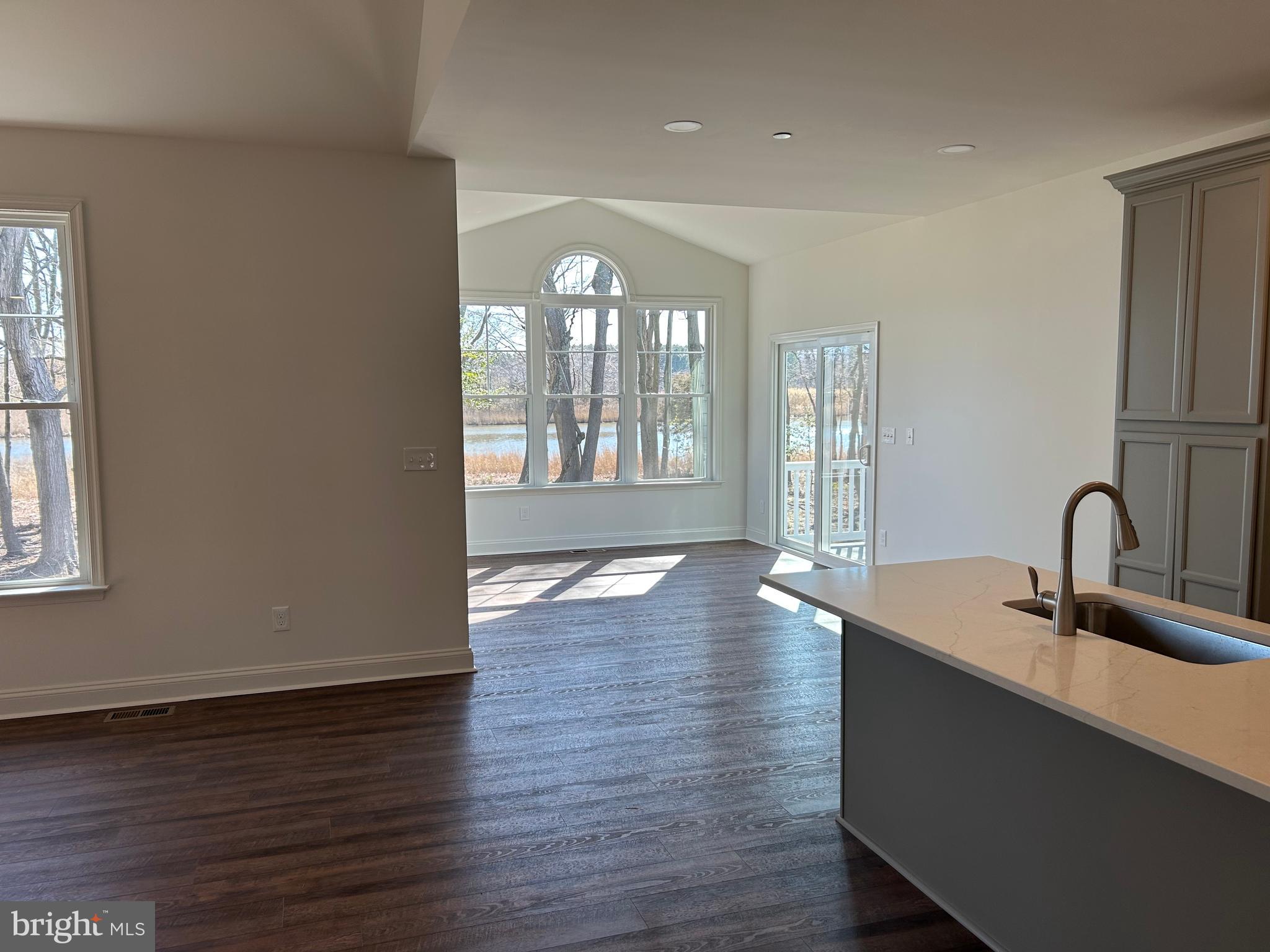 QUEEN ANNE COLONY - Residential