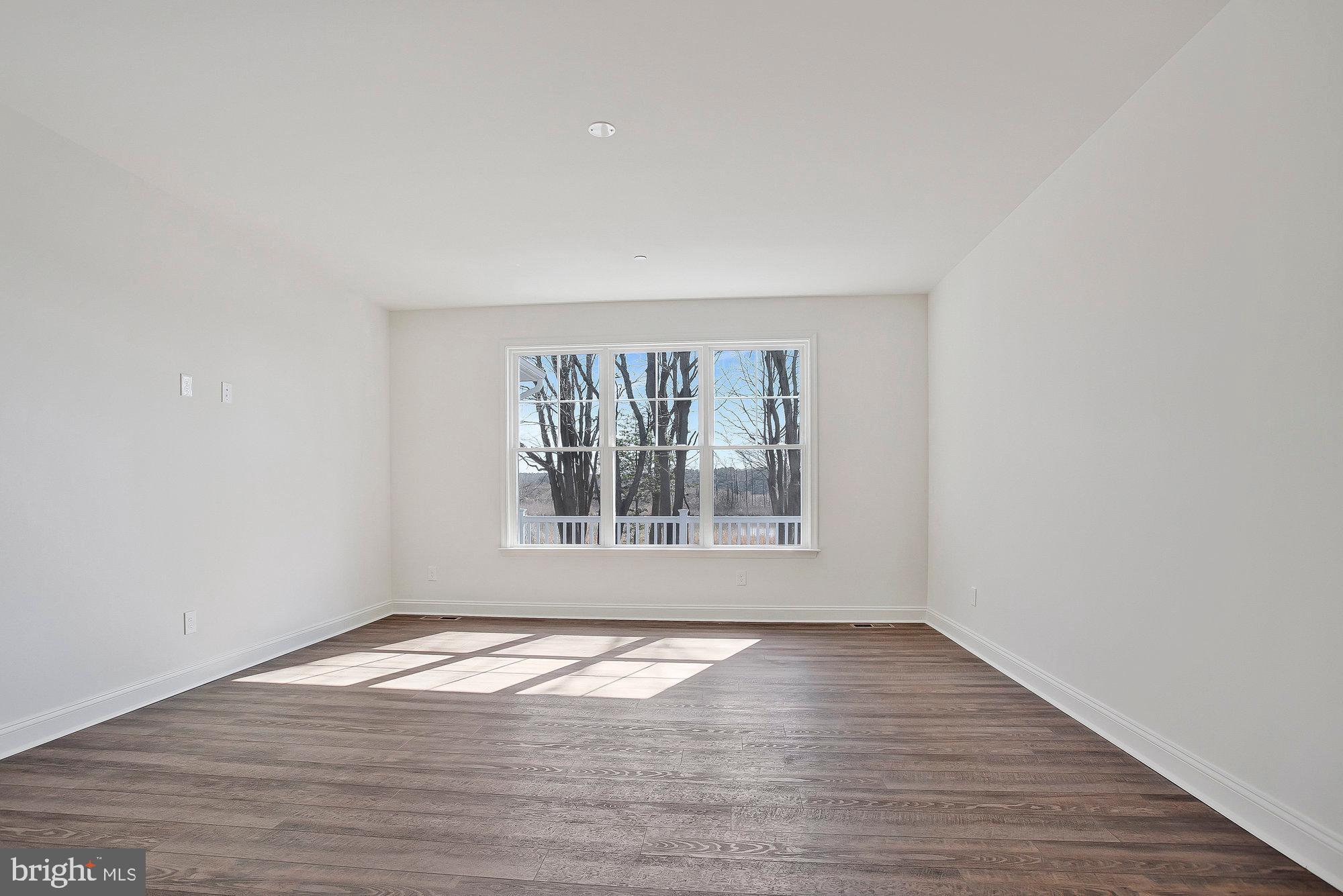 QUEEN ANNE COLONY - Residential