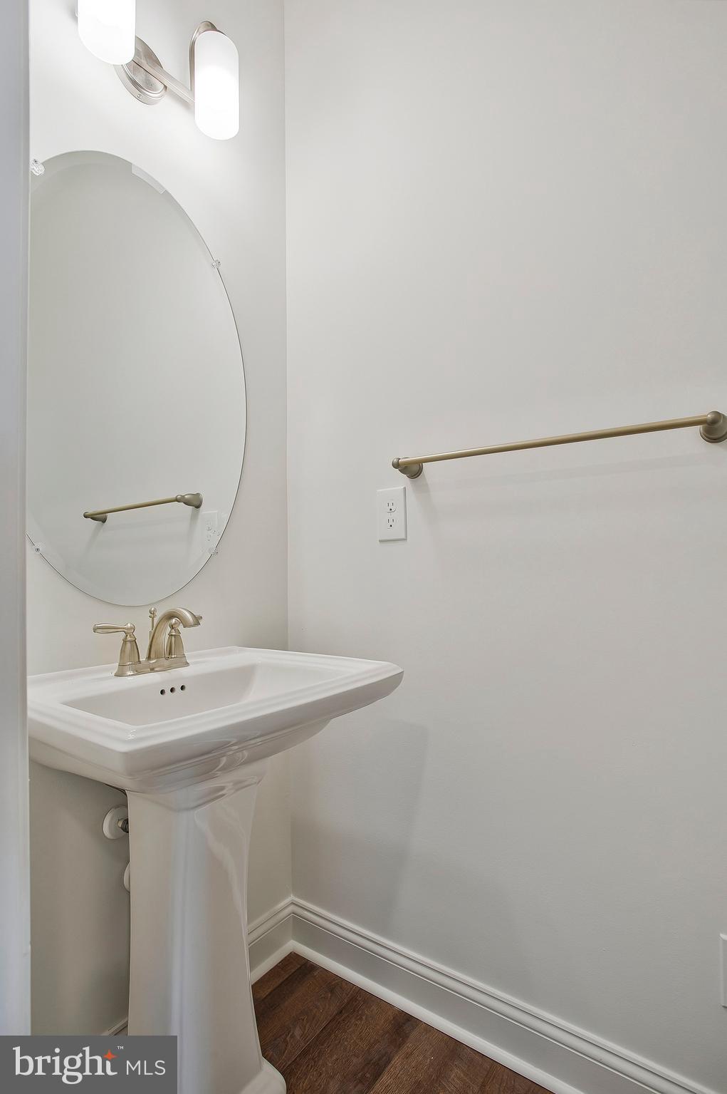 QUEEN ANNE COLONY - Residential