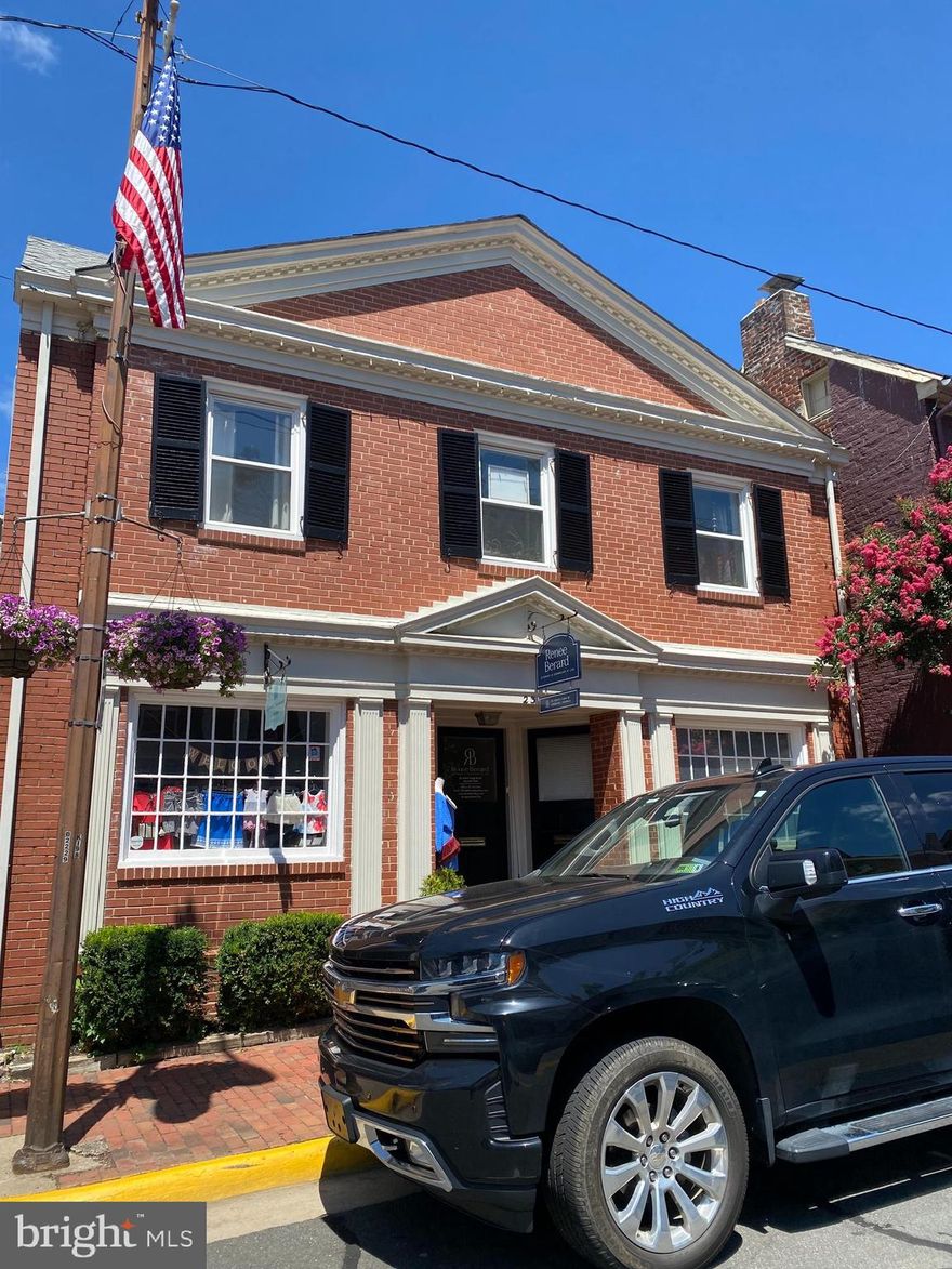 Nice -  1 Bedroom, 1 Bathroom Studio/Apartment located in Downtown Historic Leesburg. Walk everywhere and enjoy the Parks, Ida Lee, Restaurants, Bike Trail, Historic Venues, and Farm Markets. Light and Airy Apartment, clean and Ready to Move In. Utilities included in rent payment are the Electric, Water, and Sewer, and Heat.  Great location, nice apartment.   23 North King Street, Unit 23F in Rear.