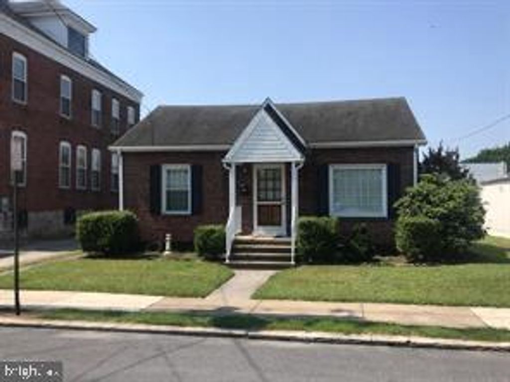 Photo of 454 E E King St, CHAMBERSBURG, PA 17201 (MLS # PAFL2030810)