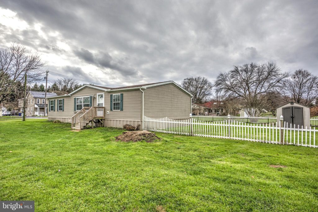 Photo of 21 W MAIN ST, BROWNSTOWN, PA 17508 (MLS # PALA2028744)