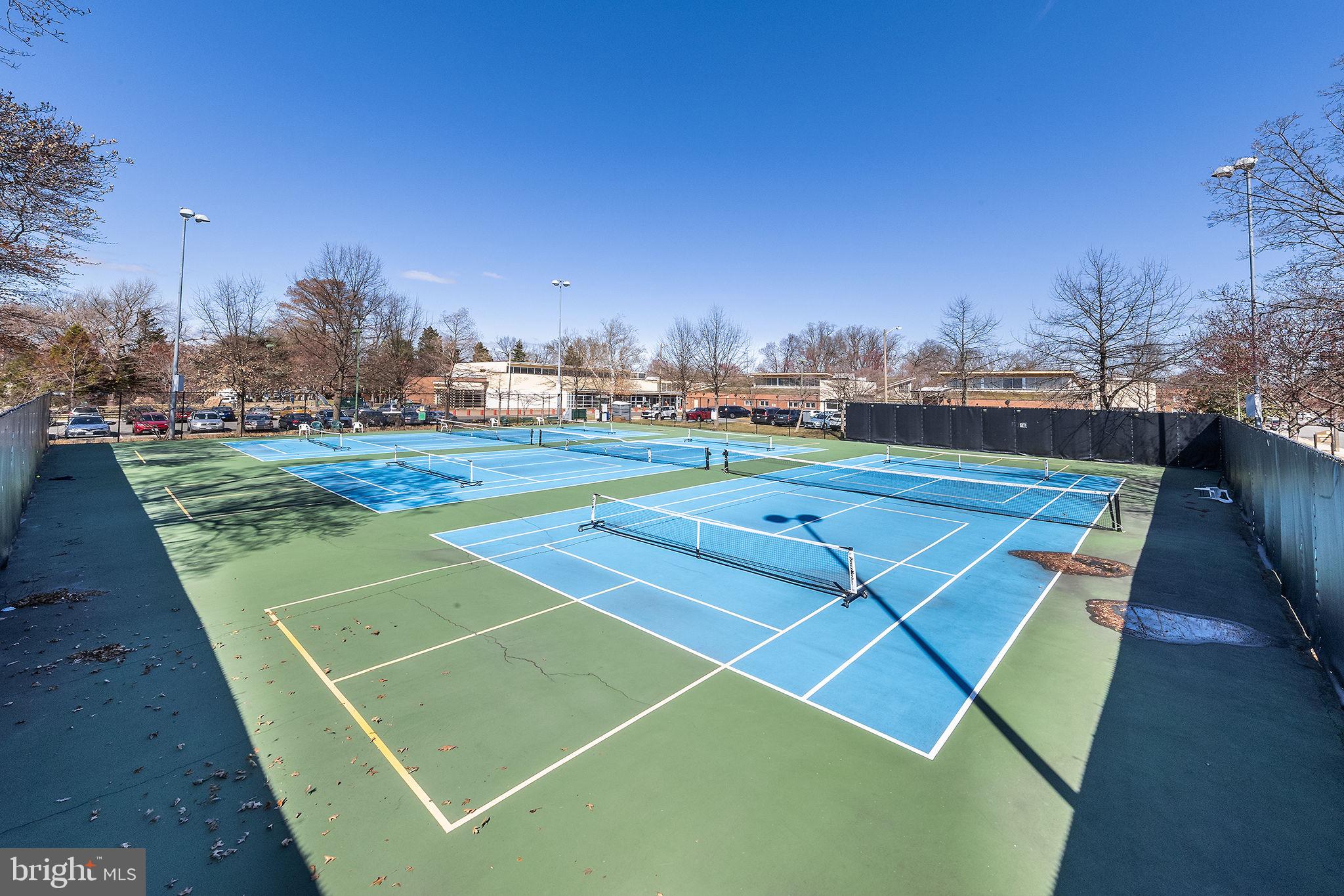 ARLINGTON COURT - Residential