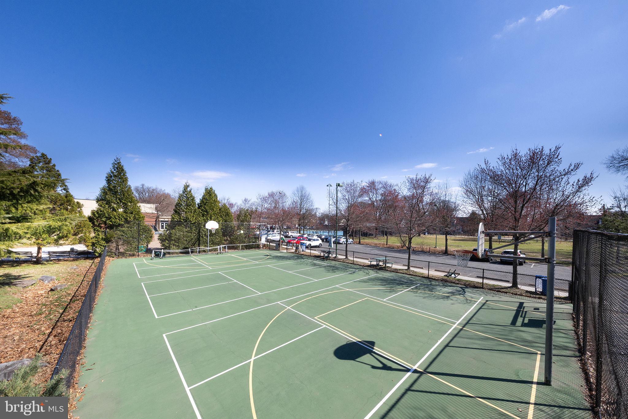 ARLINGTON COURT - Residential