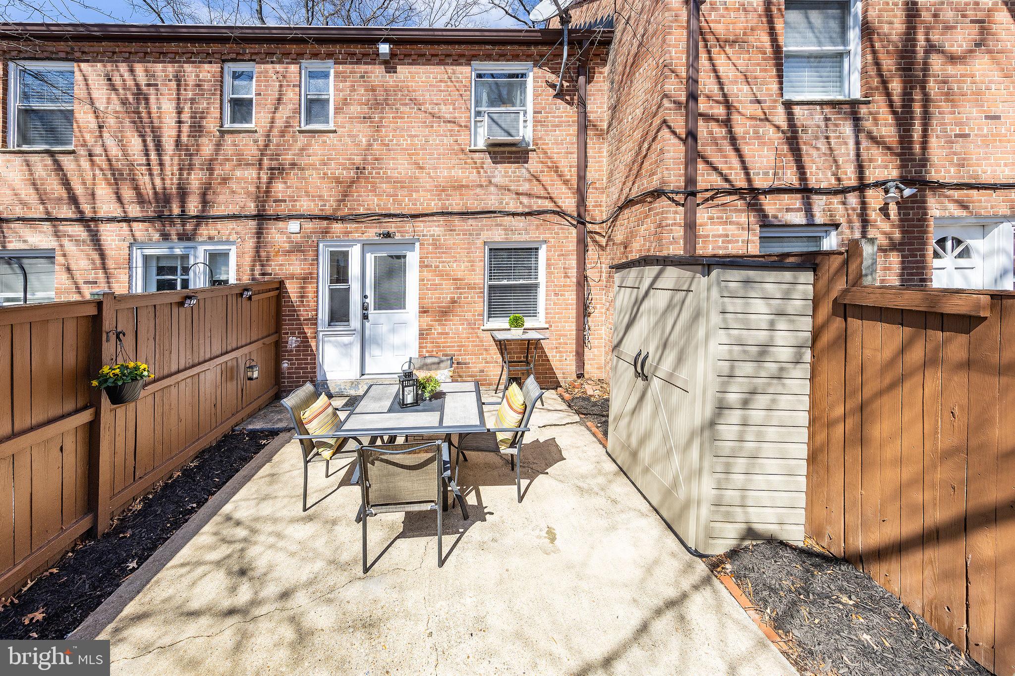 ARLINGTON COURT - Residential