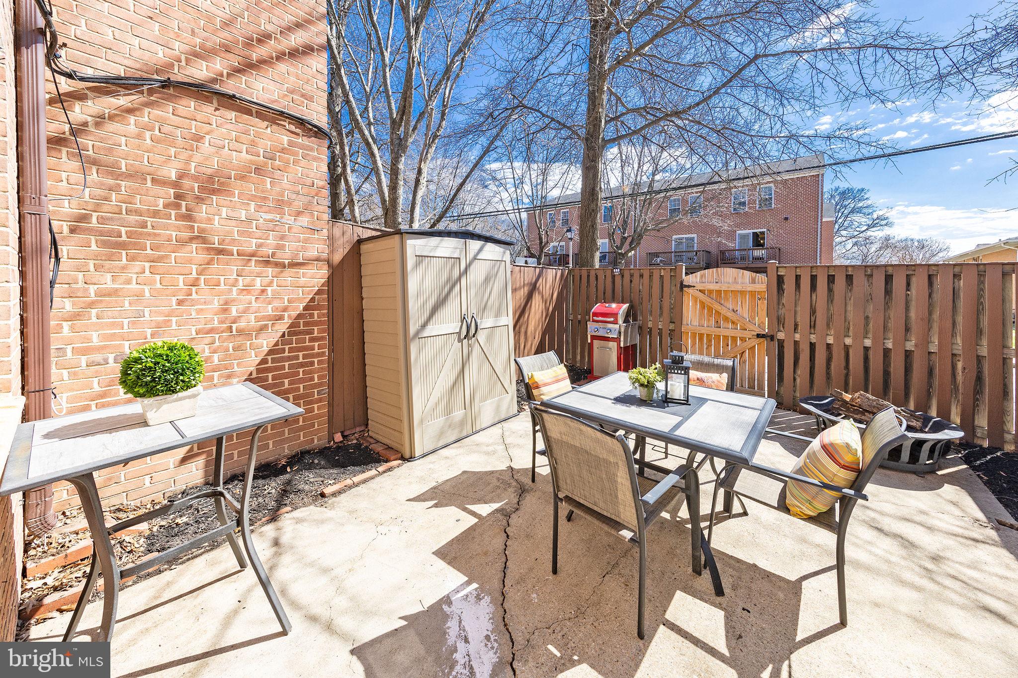 ARLINGTON COURT - Residential