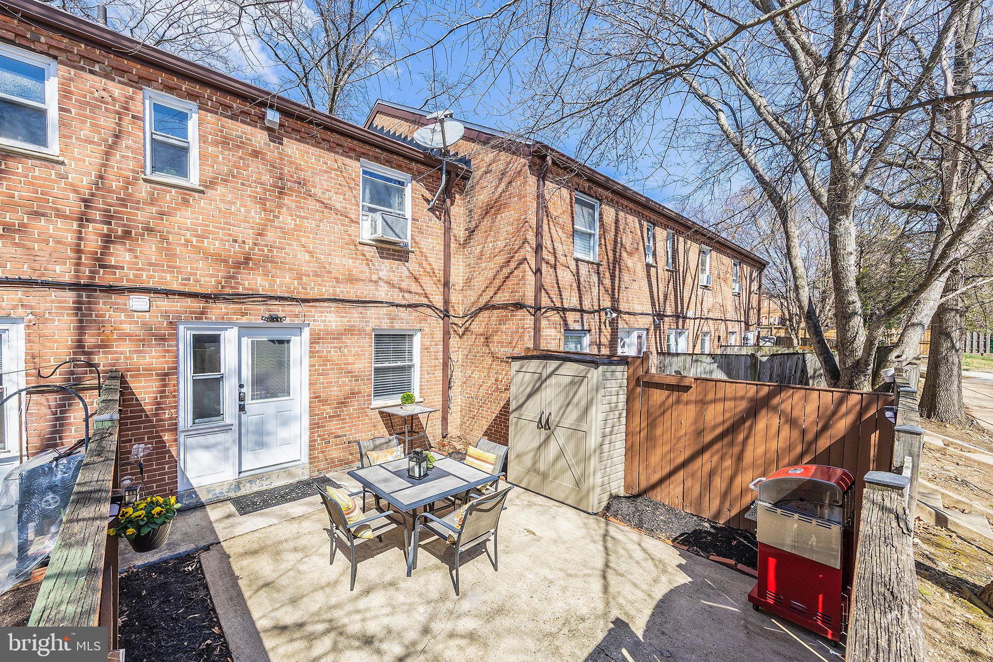 ARLINGTON COURT - Residential