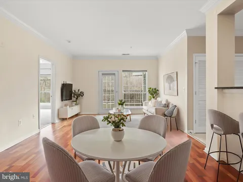4860 Eisenhower Avenue Unit 292, Alexandria, VA MLS: VAAX2042806