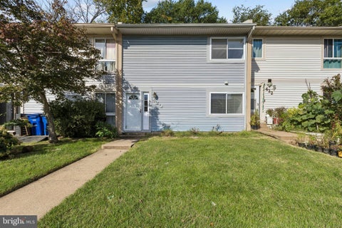 Photo of 420 Reneau Way, HERNDON, VA 20170 (MLS # VAFX2344230)