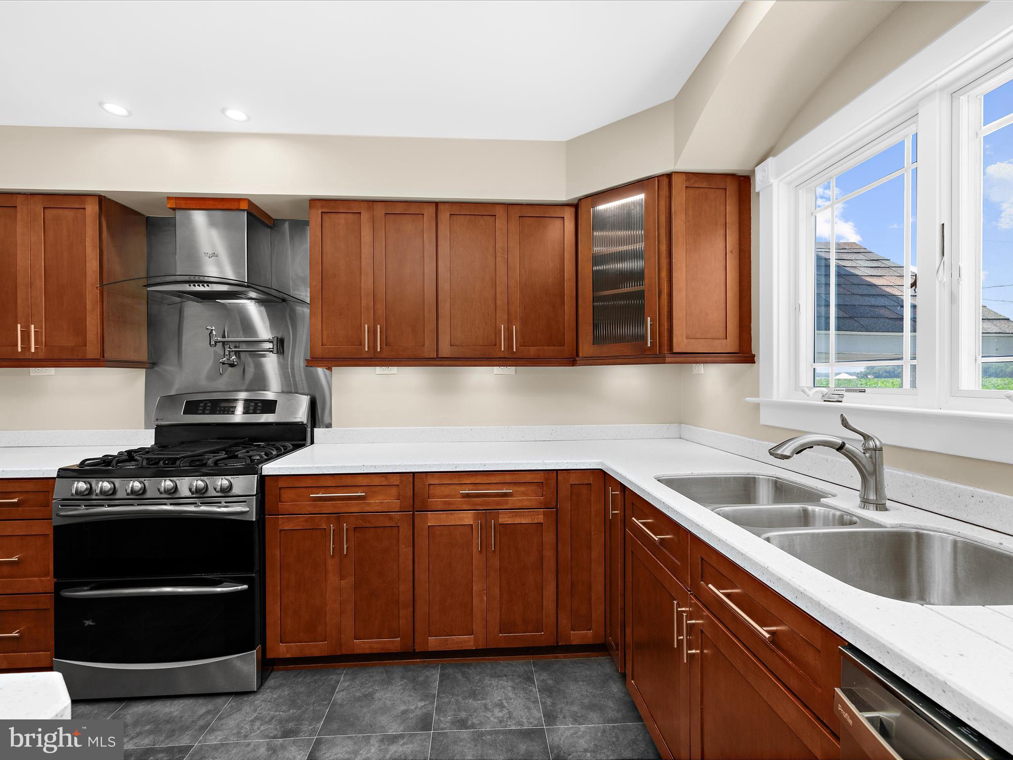 INGLESIDE - Residential