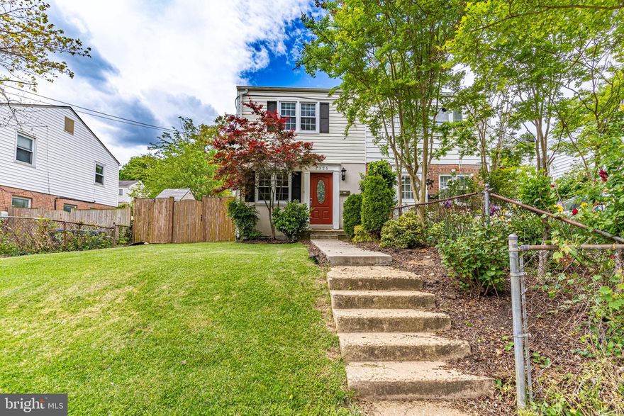 This charming Duplex in the Huntington neighborhood has been beautifully maintained and updated. The entire house was remodeled in 2014, and boasts three bedrooms - two on the upper level and one on the lower level with an egress window. The house also features two full baths and a half bath on the main level. Beautiful hardwood floors extend throughout the main and upper levels. The lovely kitchen offers plenty of space with maple cabinetry, quartz countertops, and stainless steel appliances. Step out from the kitchen to a stunning landscaped backyard with a stamped concrete patio and privacy fence.
This home is conveniently located within a five-minute walk to metro access and Wegmans is less than 1.2 miles away. Other nearby attractions include Old Town, Del Ray, Ft. Belvoir, Mt. Vernon, and the Hoffman Town Center with great restaurants and an AMC theater. Plus, with easy access to 495 & Rt. 1, I-95 & GW Parkway, this location is a commuter's dream, just minutes from the Pentagon, Amazon HQ2, and less than 20 minutes from downtown DC!

Renting from Hatch Property Management and Sales provides you many benefits! The Resident Benefits Program includes HVAC air filter delivery (for applicable properties), credit building to help boost your credit score with timely rent payments, $1M identity protection, utility concierge service making utility connection a breeze during the move-in process, our best-in-class resident rewards program, and much more! More details during the application process.