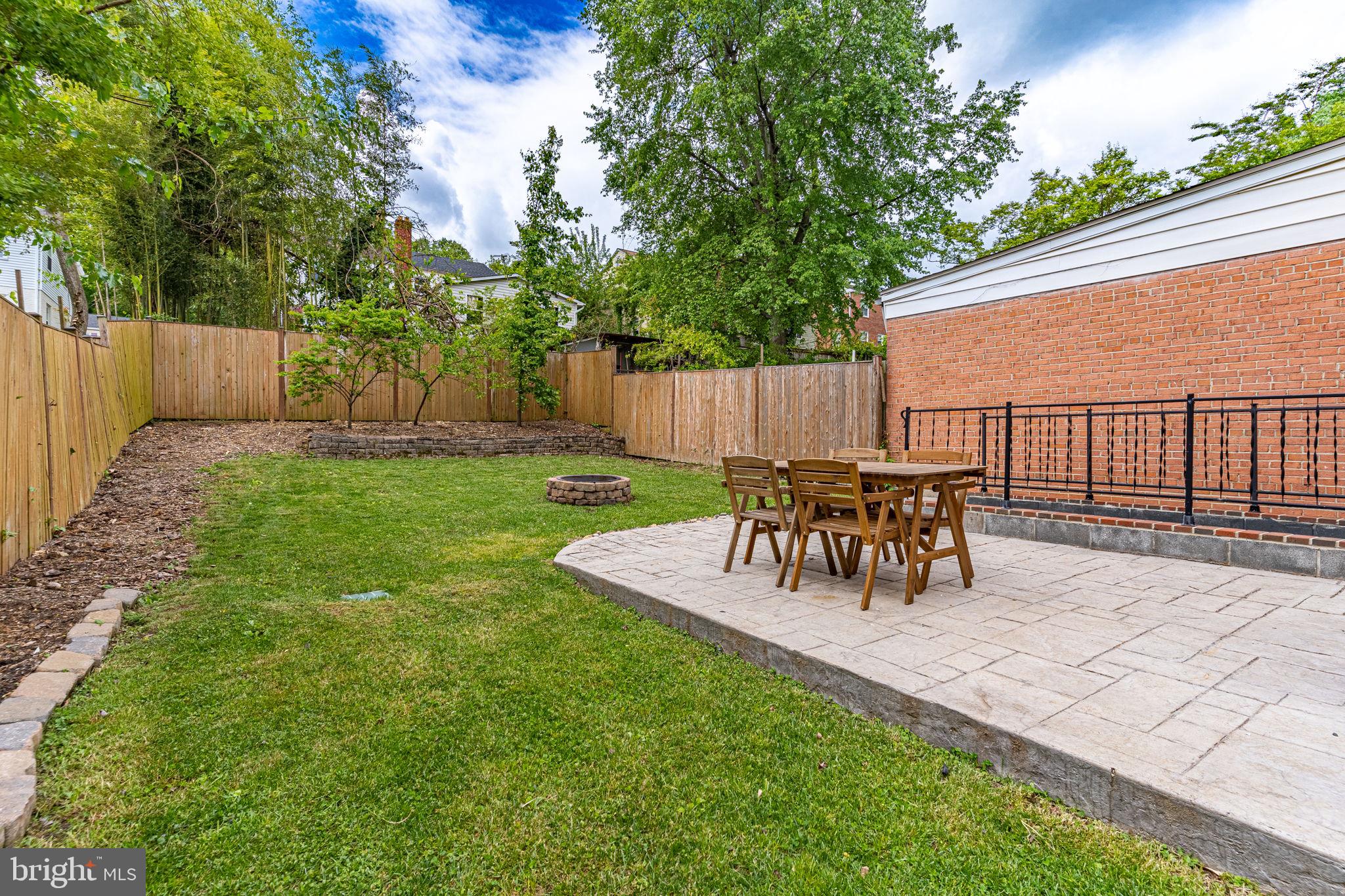 HUNTINGTON - Residential Lease