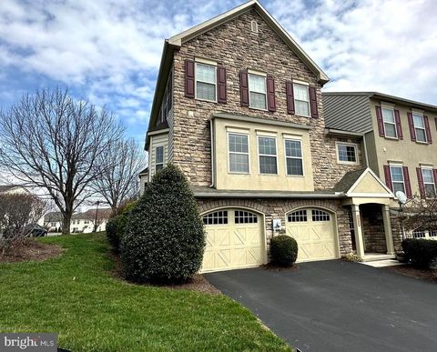Condo For Sale - 1901 Roxbury Court<br/> MECHANICSBURG, PA 17055
