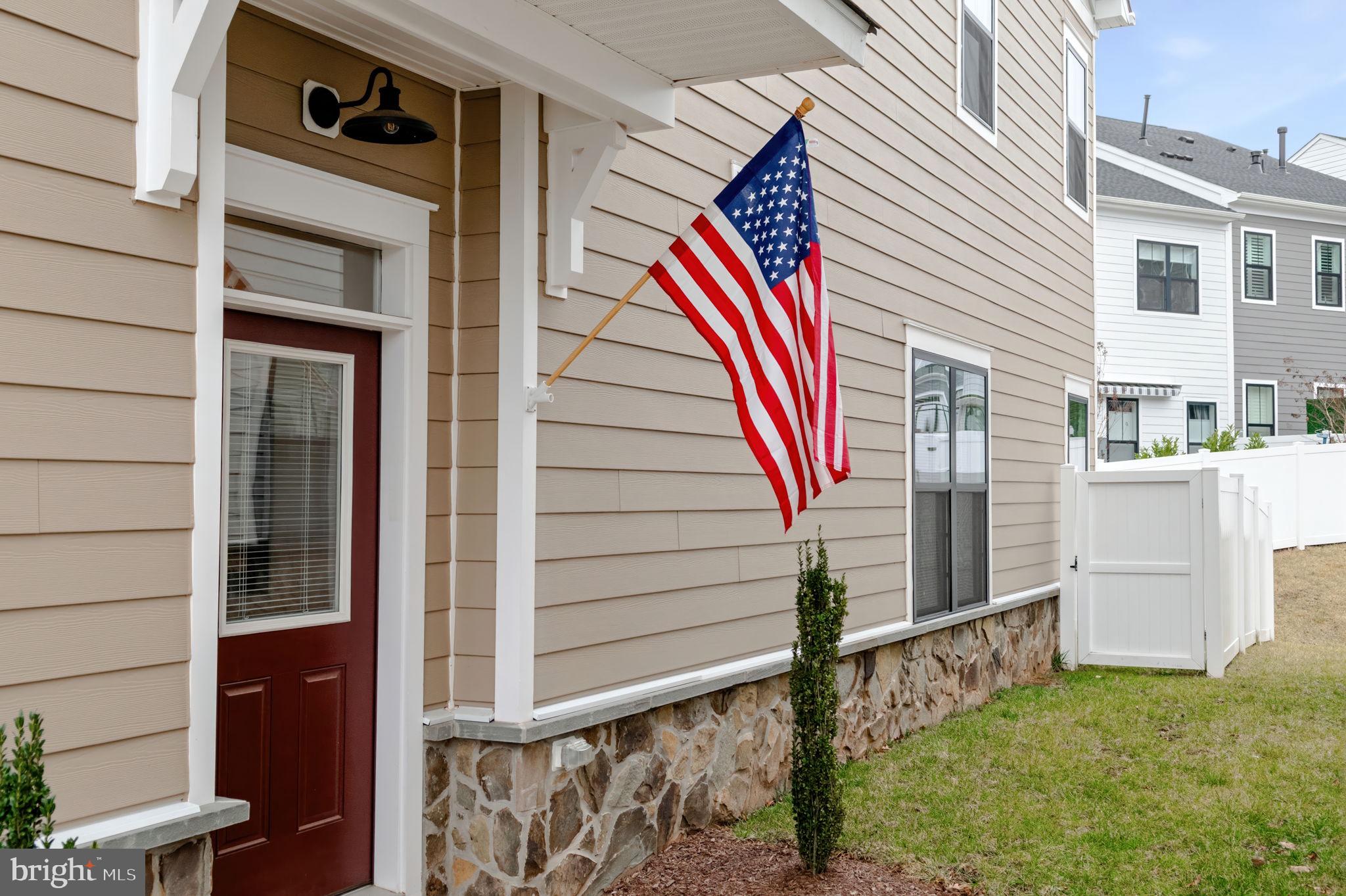 CADENCE AT LANSDOWNE - Residential