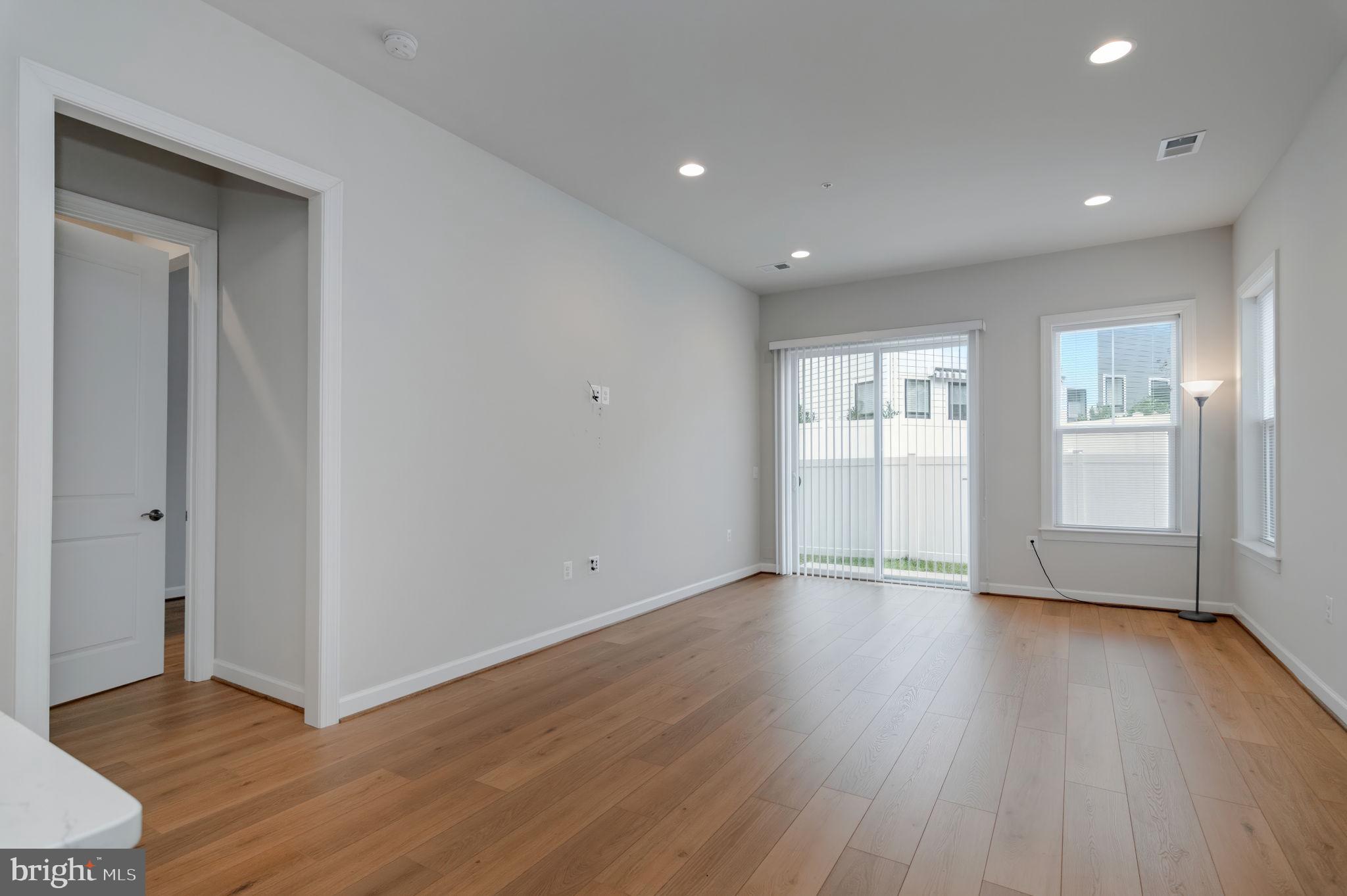 CADENCE AT LANSDOWNE - Residential