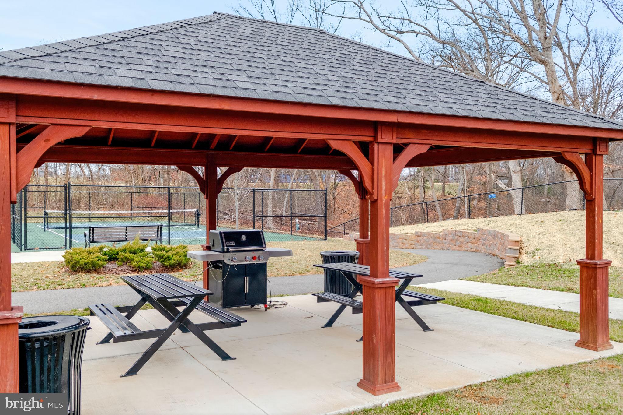 CADENCE AT LANSDOWNE - Residential