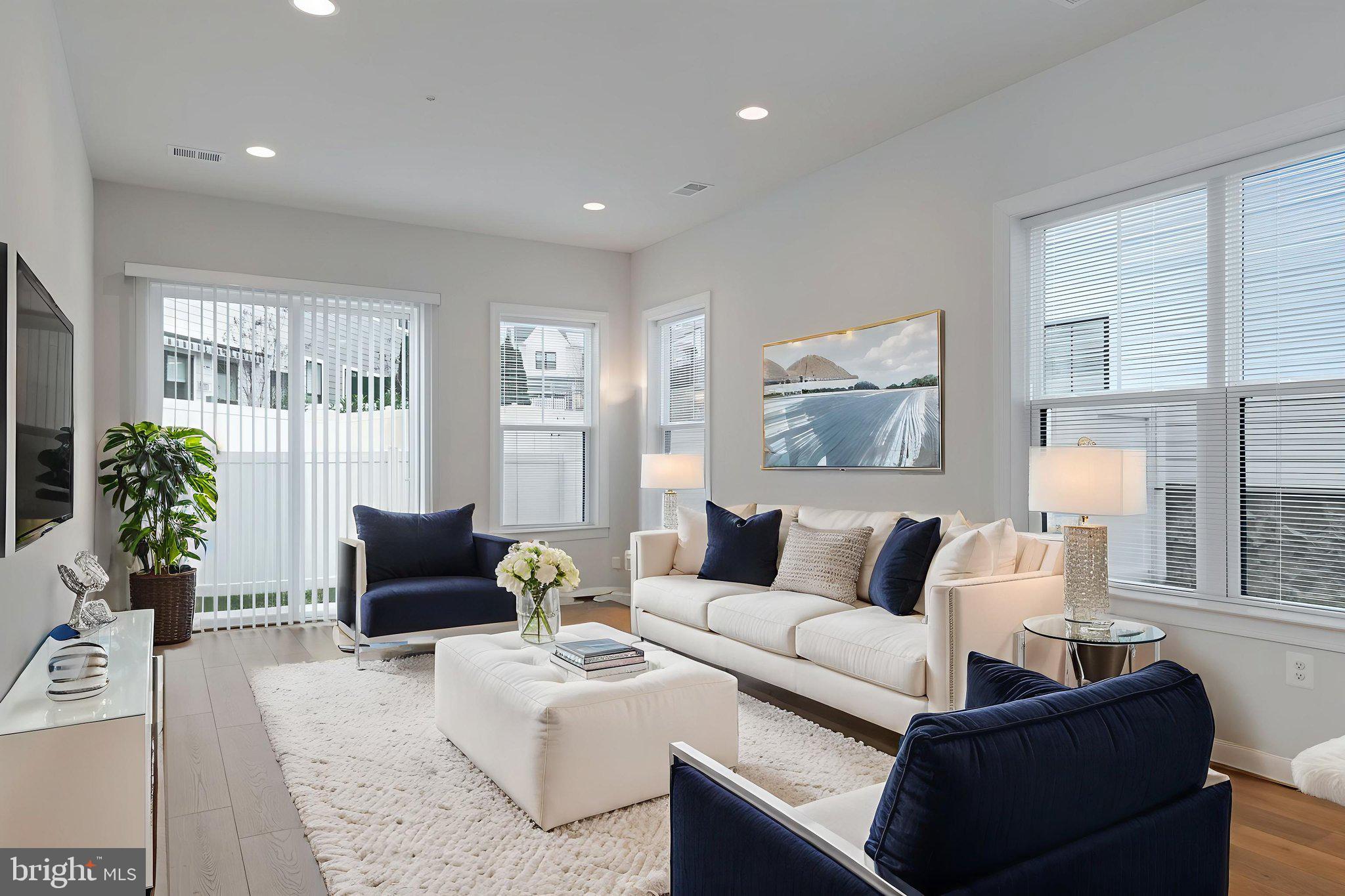 CADENCE AT LANSDOWNE - Residential