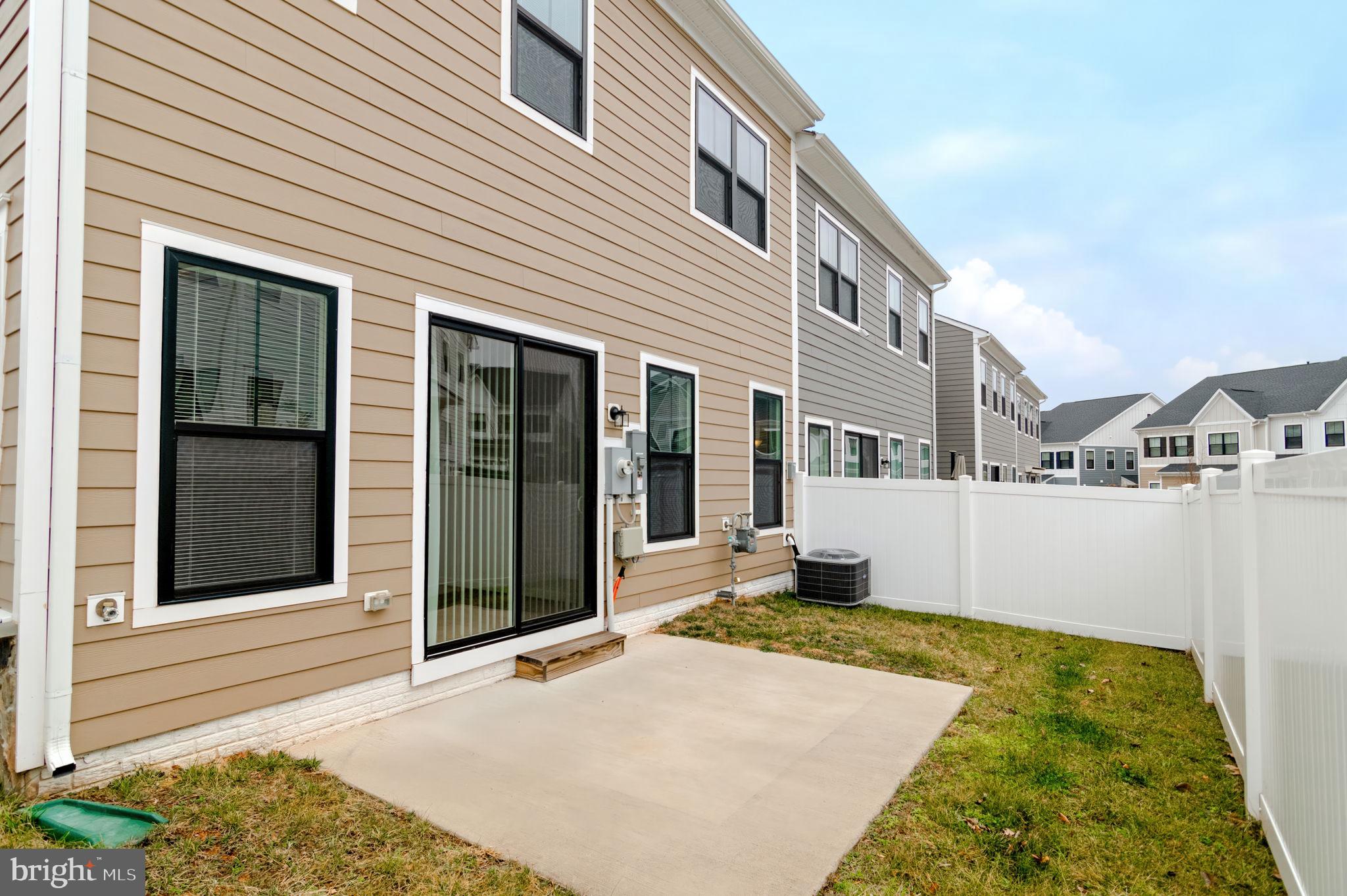 CADENCE AT LANSDOWNE - Residential