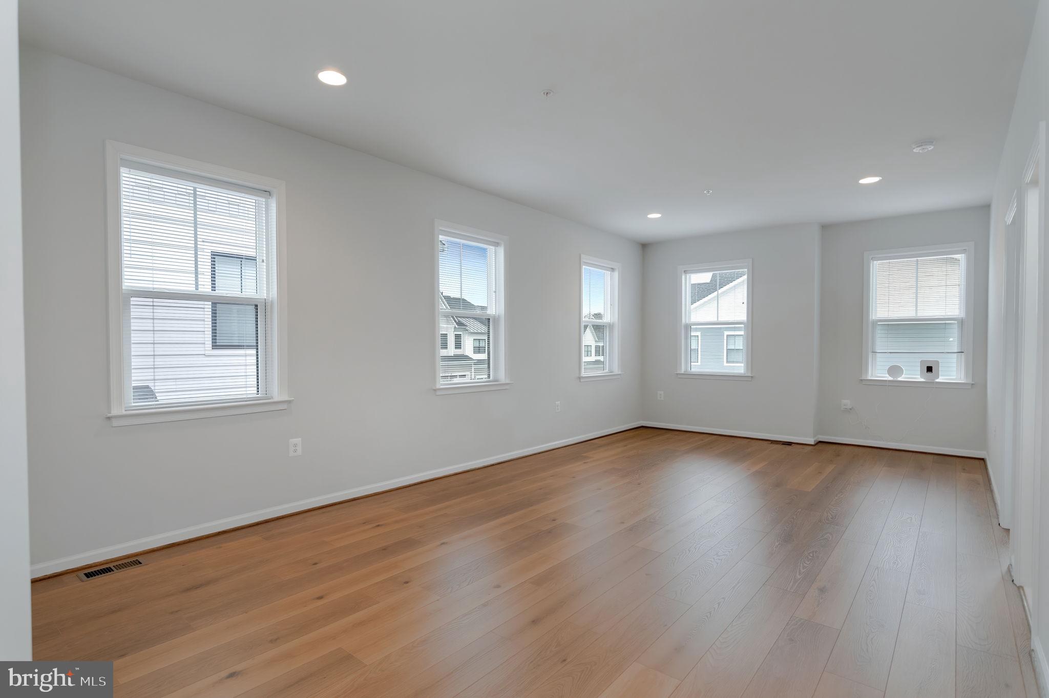 CADENCE AT LANSDOWNE - Residential