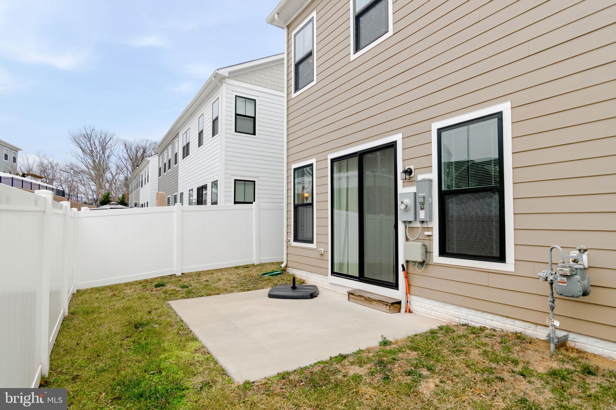 CADENCE AT LANSDOWNE - Residential