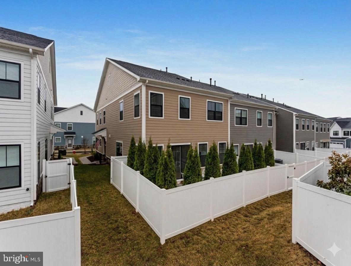 CADENCE AT LANSDOWNE - Residential