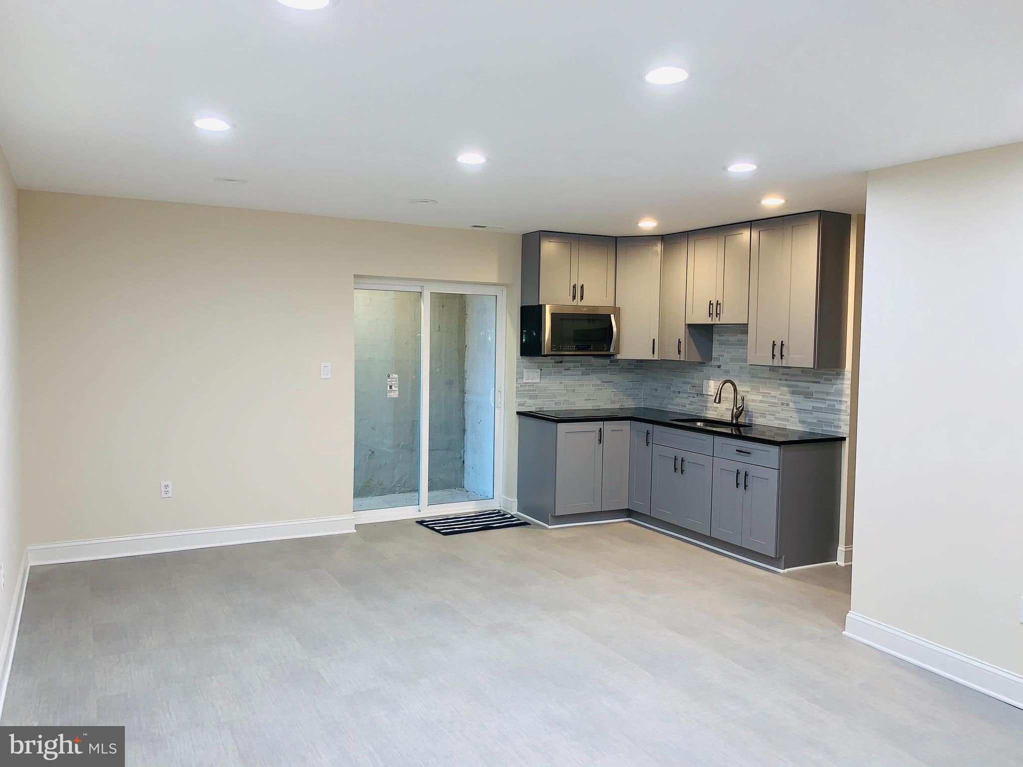 SOUTH LAWN - Residential