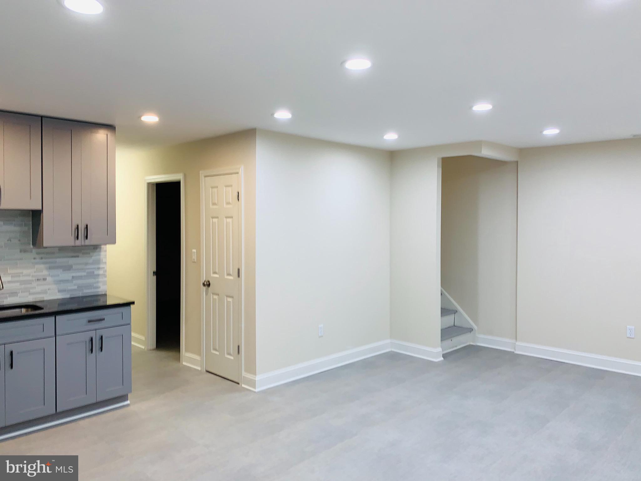 SOUTH LAWN - Residential