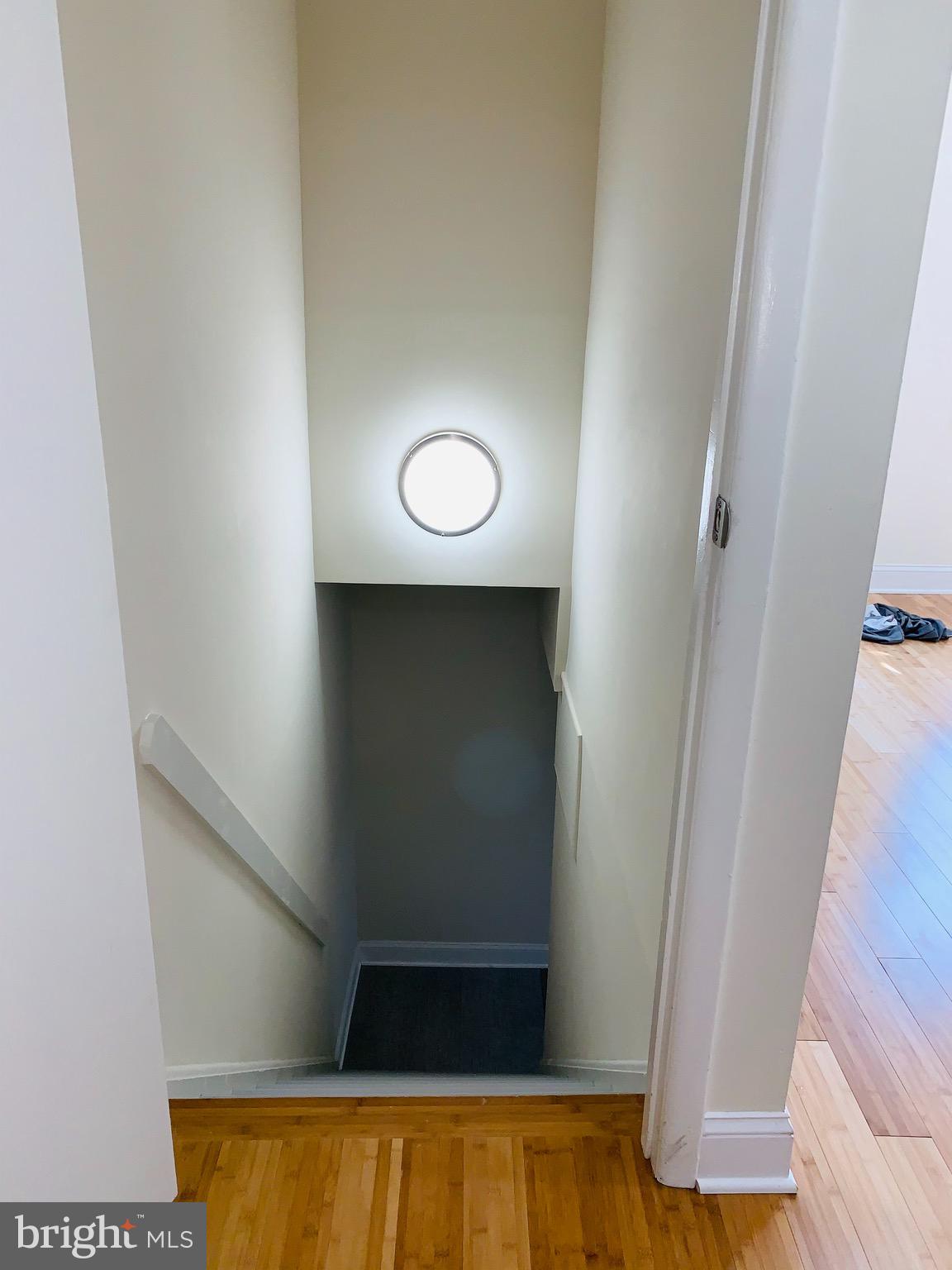 SOUTH LAWN - Residential