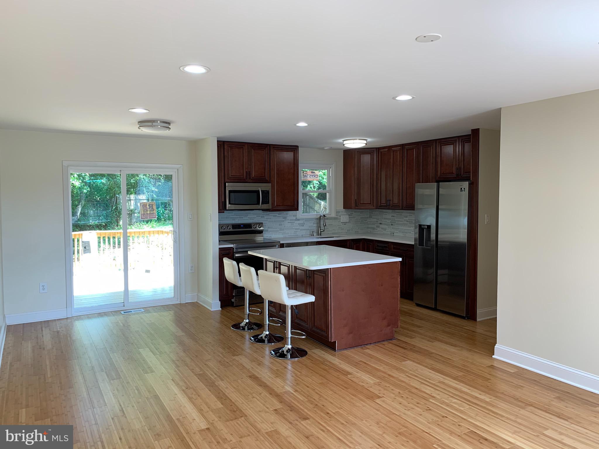 SOUTH LAWN - Residential